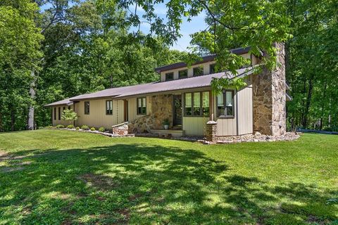 Photo of 143 Griffintown Rd, Sparta, TN 38583 (MLS # 3185414)