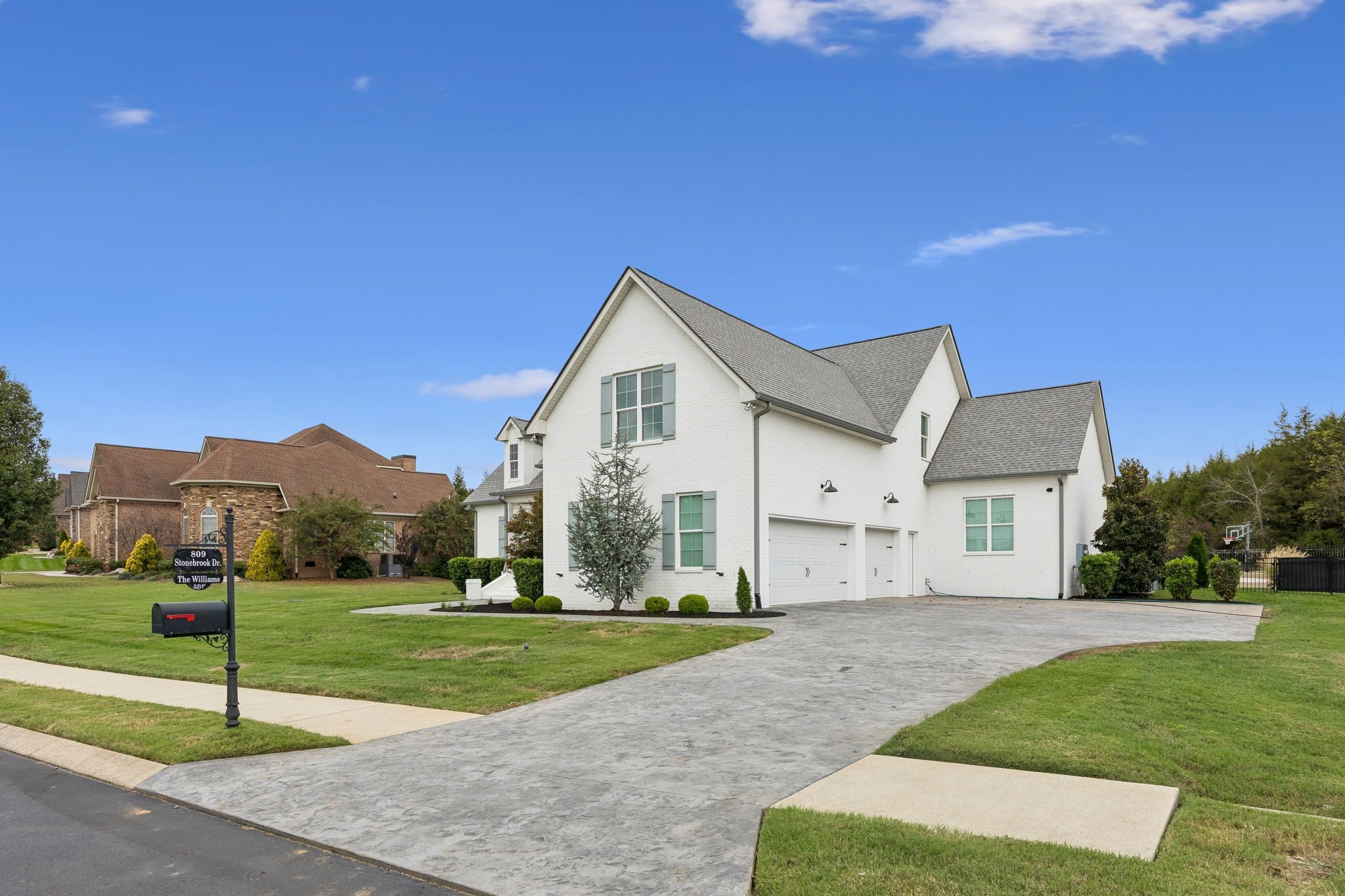 809 Stonebrook Dr
