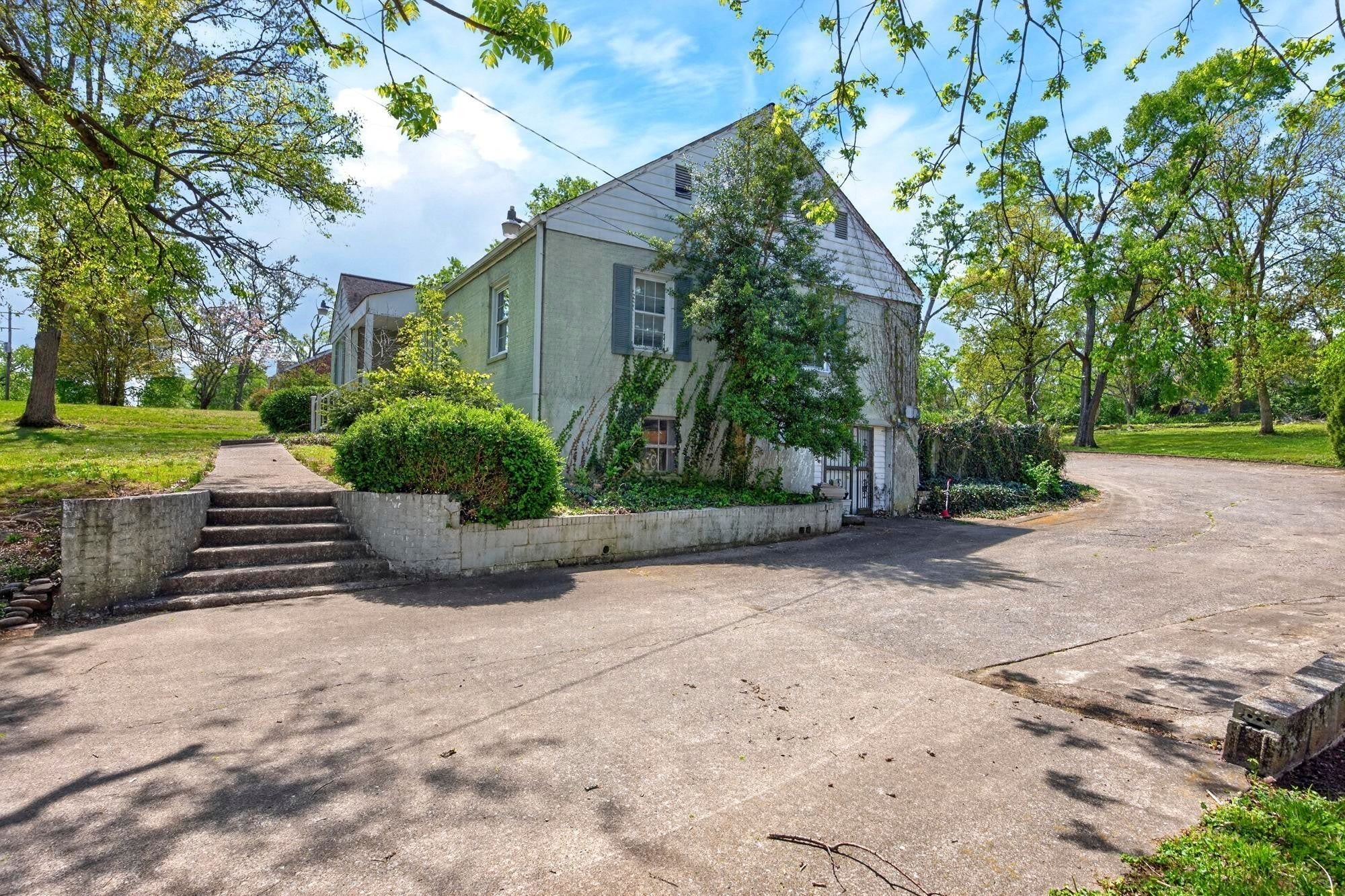 118 S Graycroft Ave