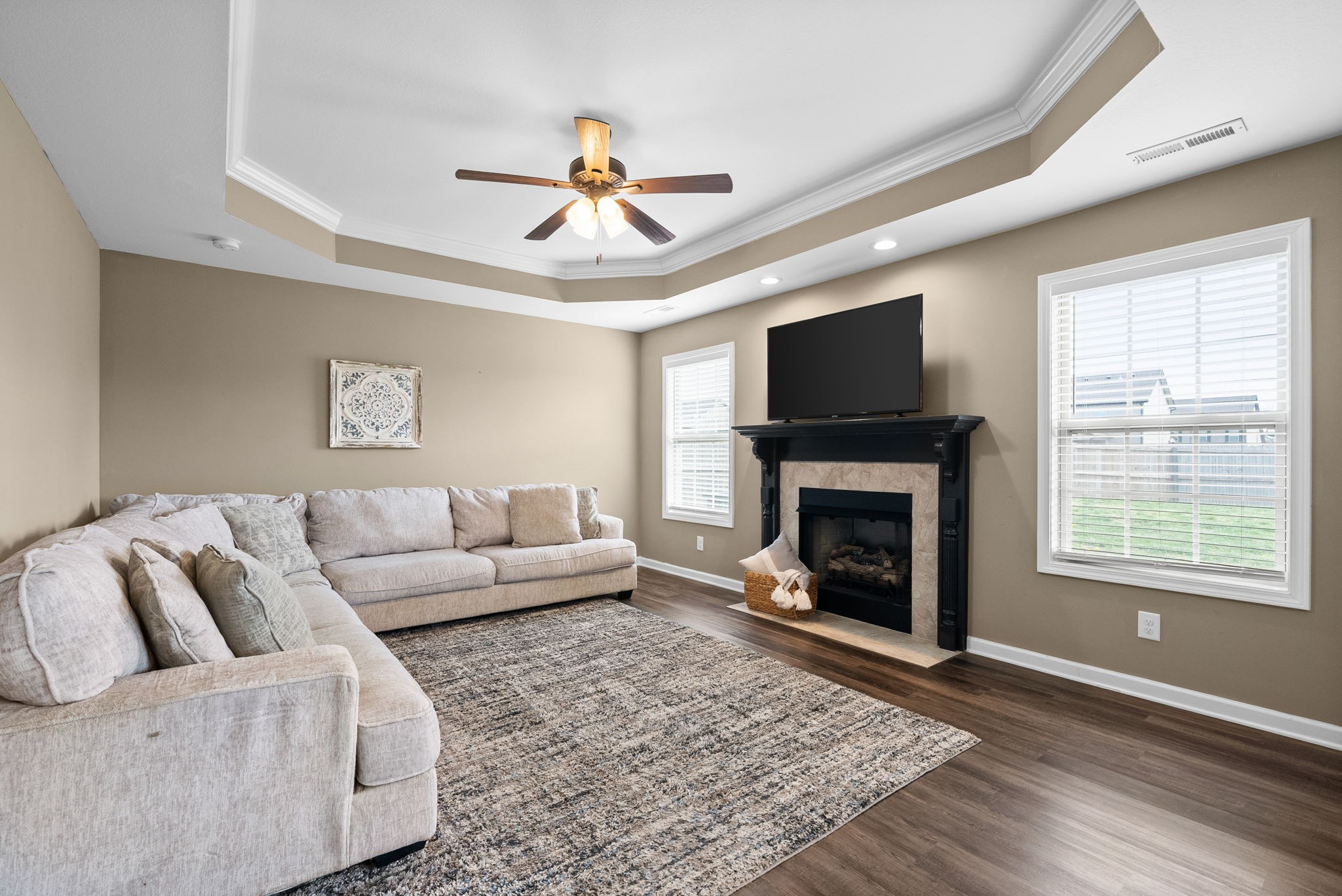 Clarksville, Tennessee 37040, United States, 5 Bedrooms Bedrooms, ,3 BathroomsBathrooms,Residential,Pending,98795