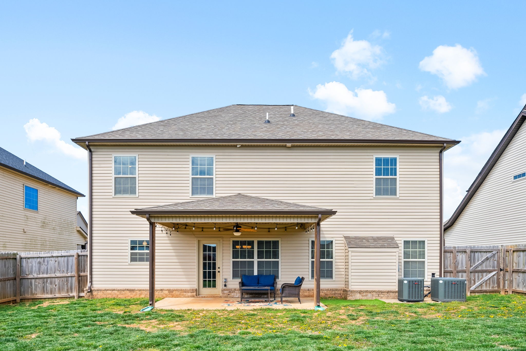 Clarksville, Tennessee 37040, United States, 5 Bedrooms Bedrooms, ,3 BathroomsBathrooms,Residential,Pending,98795