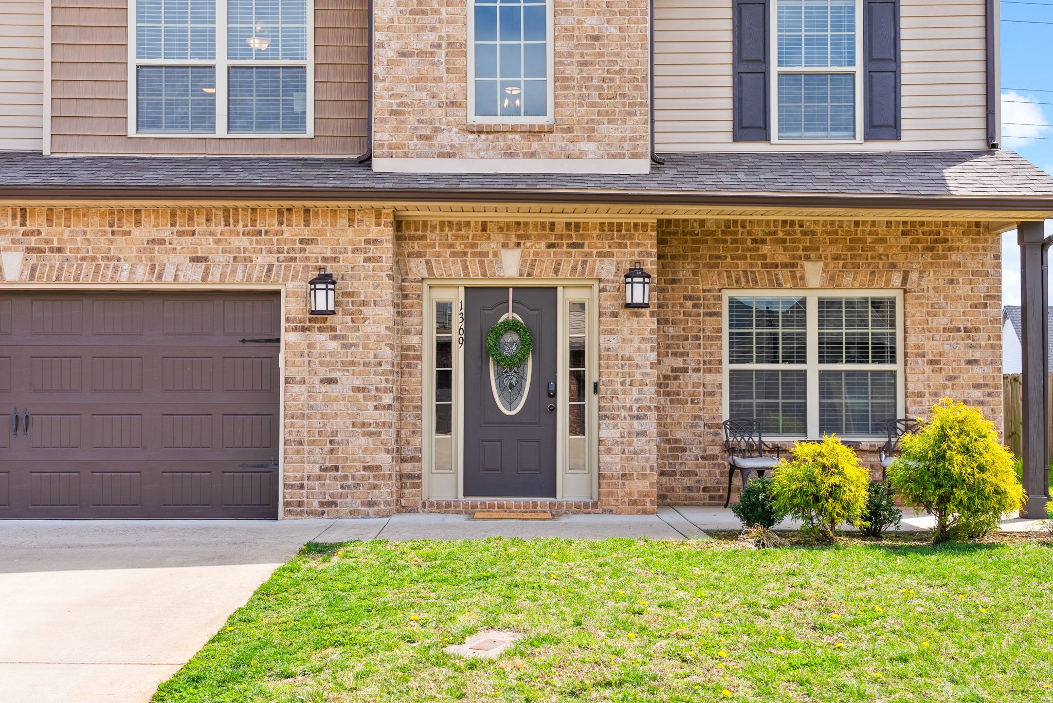 Clarksville, Tennessee 37040, United States, 5 Bedrooms Bedrooms, ,3 BathroomsBathrooms,Residential,Pending,98795