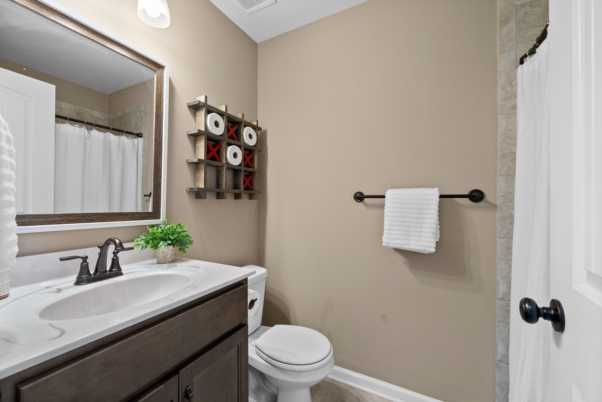 Clarksville, Tennessee 37040, United States, 5 Bedrooms Bedrooms, ,3 BathroomsBathrooms,Residential,Pending,98795