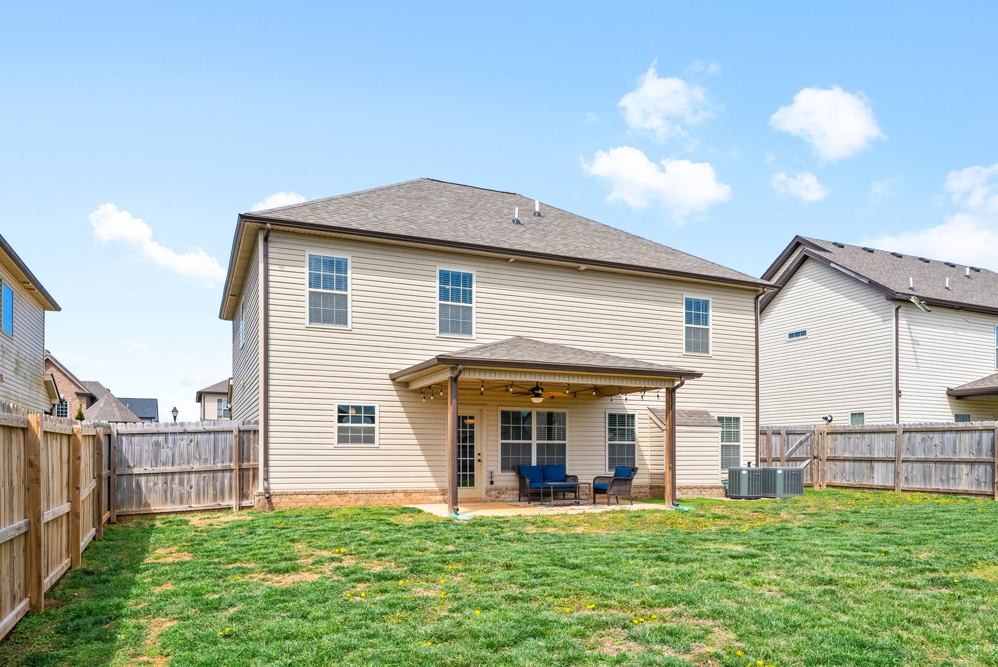 Clarksville, Tennessee 37040, United States, 5 Bedrooms Bedrooms, ,3 BathroomsBathrooms,Residential,Pending,98795