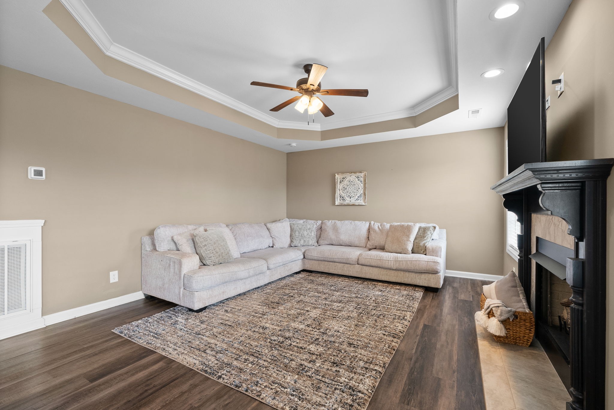 Clarksville, Tennessee 37040, United States, 5 Bedrooms Bedrooms, ,3 BathroomsBathrooms,Residential,Pending,98795