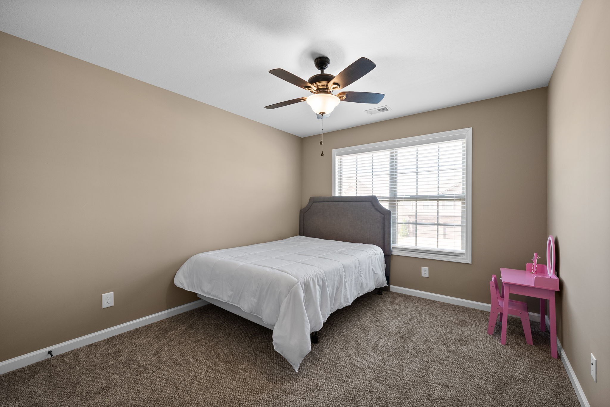 Clarksville, Tennessee 37040, United States, 5 Bedrooms Bedrooms, ,3 BathroomsBathrooms,Residential,Pending,98795