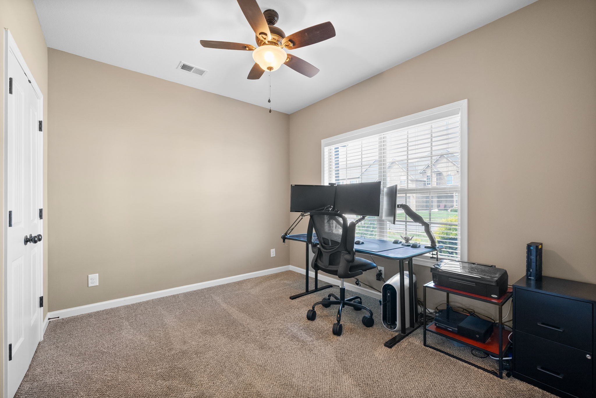 Clarksville, Tennessee 37040, United States, 5 Bedrooms Bedrooms, ,3 BathroomsBathrooms,Residential,Pending,98795