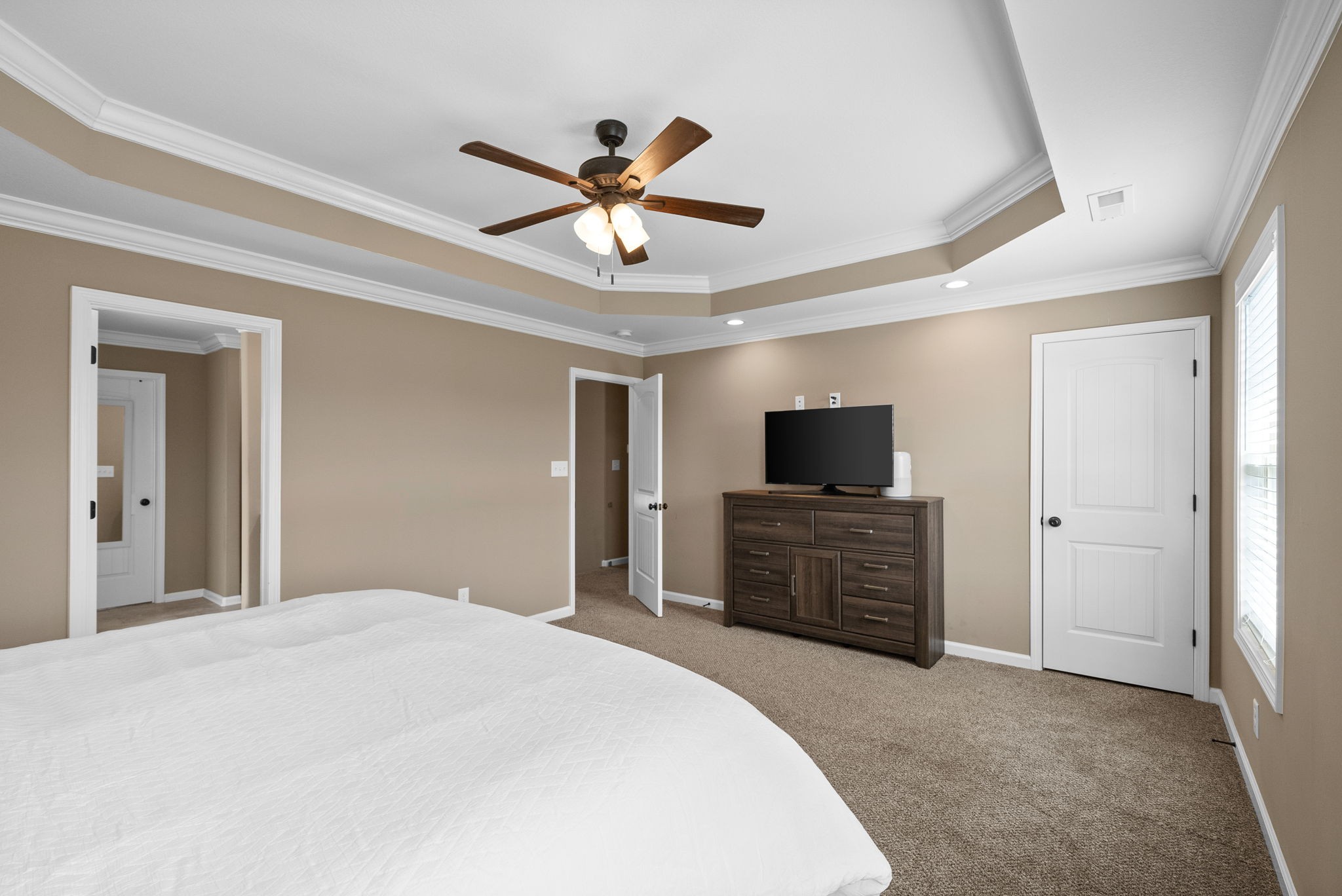 Clarksville, Tennessee 37040, United States, 5 Bedrooms Bedrooms, ,3 BathroomsBathrooms,Residential,Pending,98795