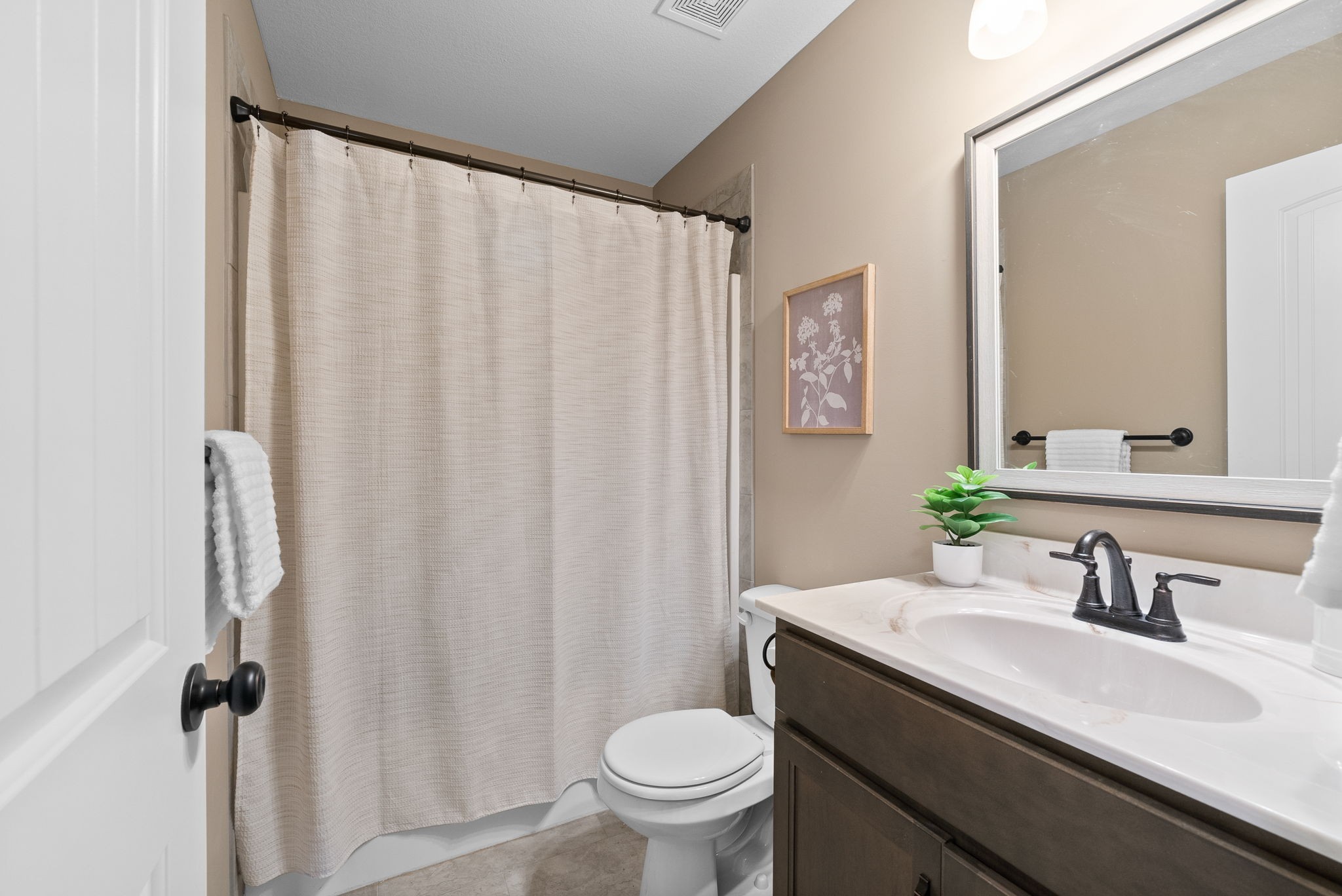 Clarksville, Tennessee 37040, United States, 5 Bedrooms Bedrooms, ,3 BathroomsBathrooms,Residential,Pending,98795