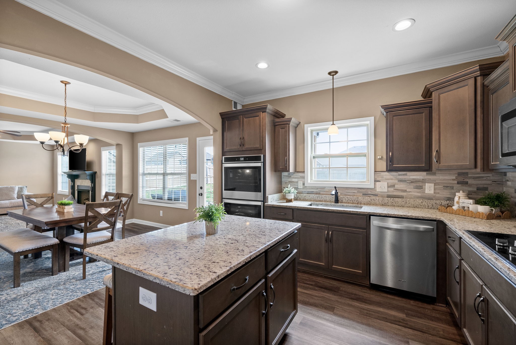 Clarksville, Tennessee 37040, United States, 5 Bedrooms Bedrooms, ,3 BathroomsBathrooms,Residential,Pending,98795