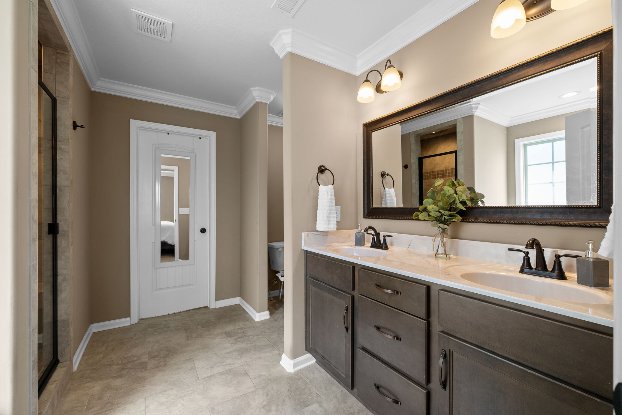 Clarksville, Tennessee 37040, United States, 5 Bedrooms Bedrooms, ,3 BathroomsBathrooms,Residential,Pending,98795