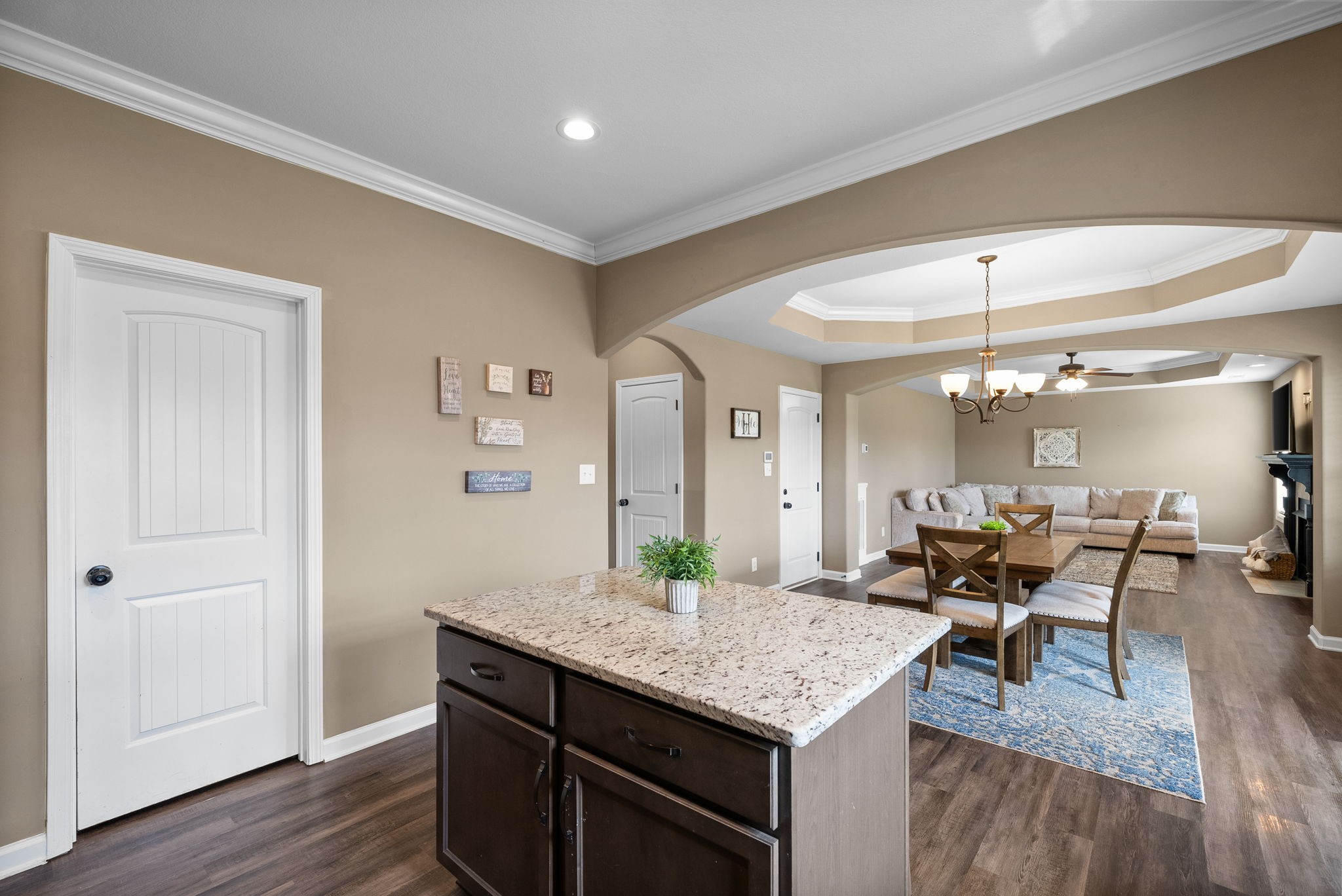 Clarksville, Tennessee 37040, United States, 5 Bedrooms Bedrooms, ,3 BathroomsBathrooms,Residential,Pending,98795