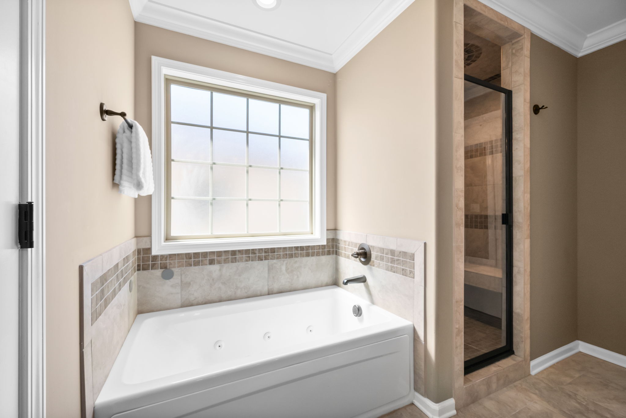 Clarksville, Tennessee 37040, United States, 5 Bedrooms Bedrooms, ,3 BathroomsBathrooms,Residential,Pending,98795