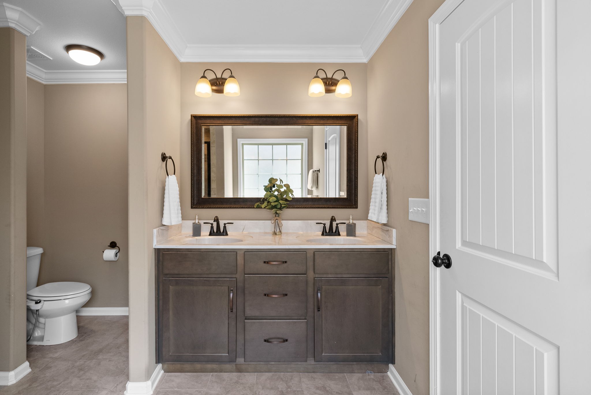 Clarksville, Tennessee 37040, United States, 5 Bedrooms Bedrooms, ,3 BathroomsBathrooms,Residential,Pending,98795