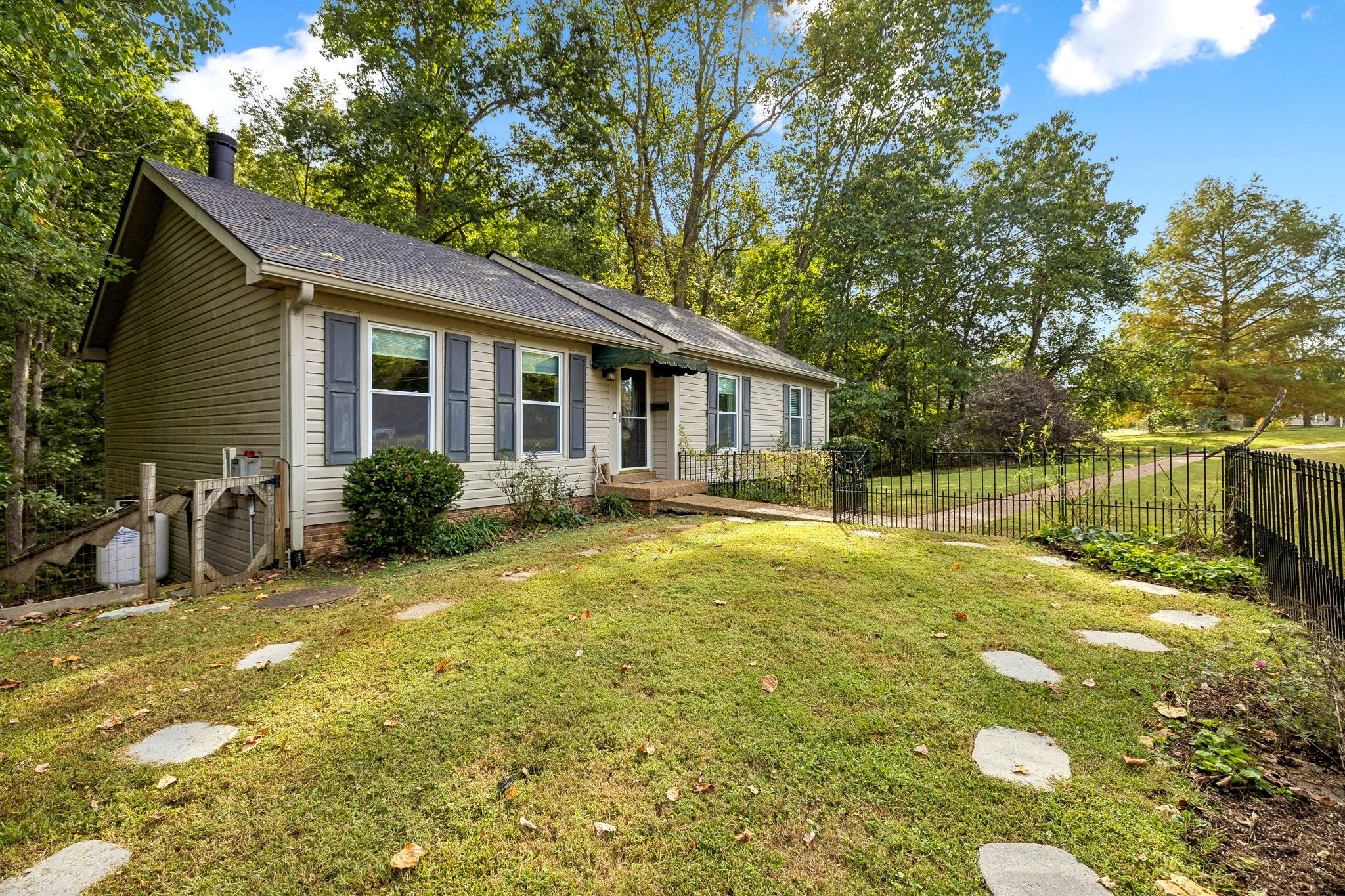 120 Knollwood Ct
