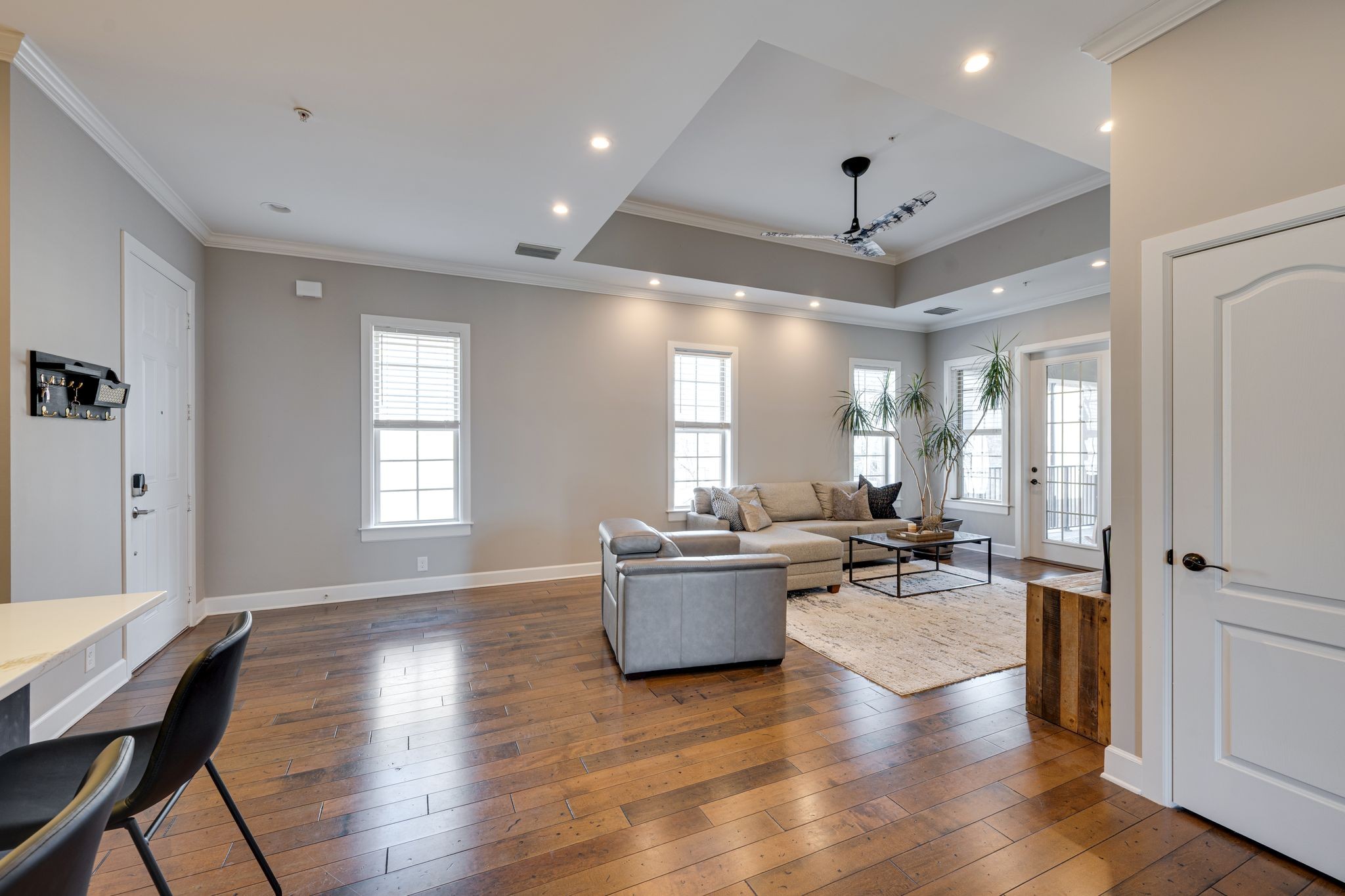 305 Seven Springs Way 401