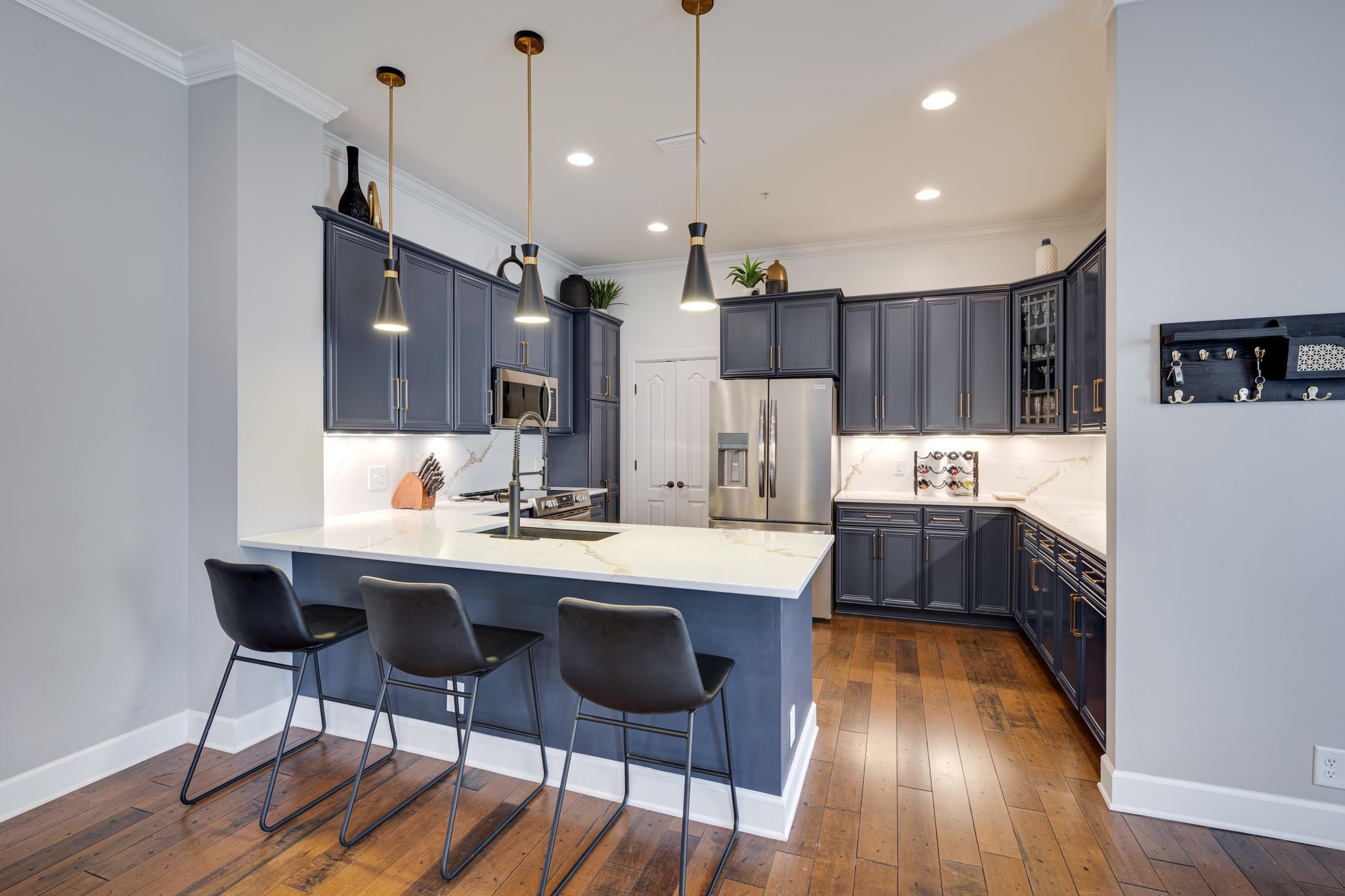 305 Seven Springs Way 401