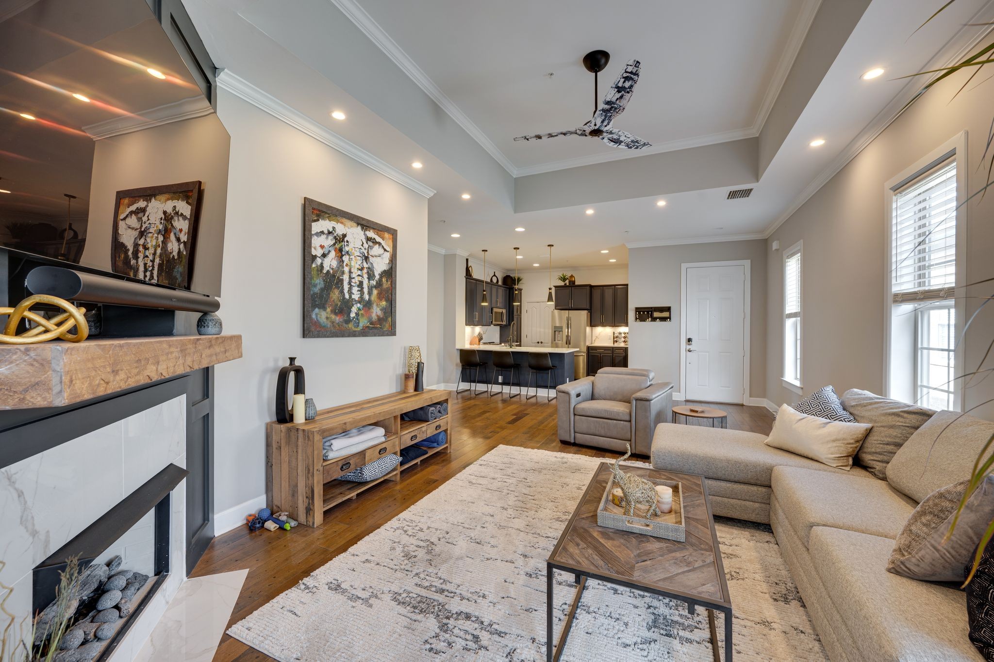 305 Seven Springs Way 401