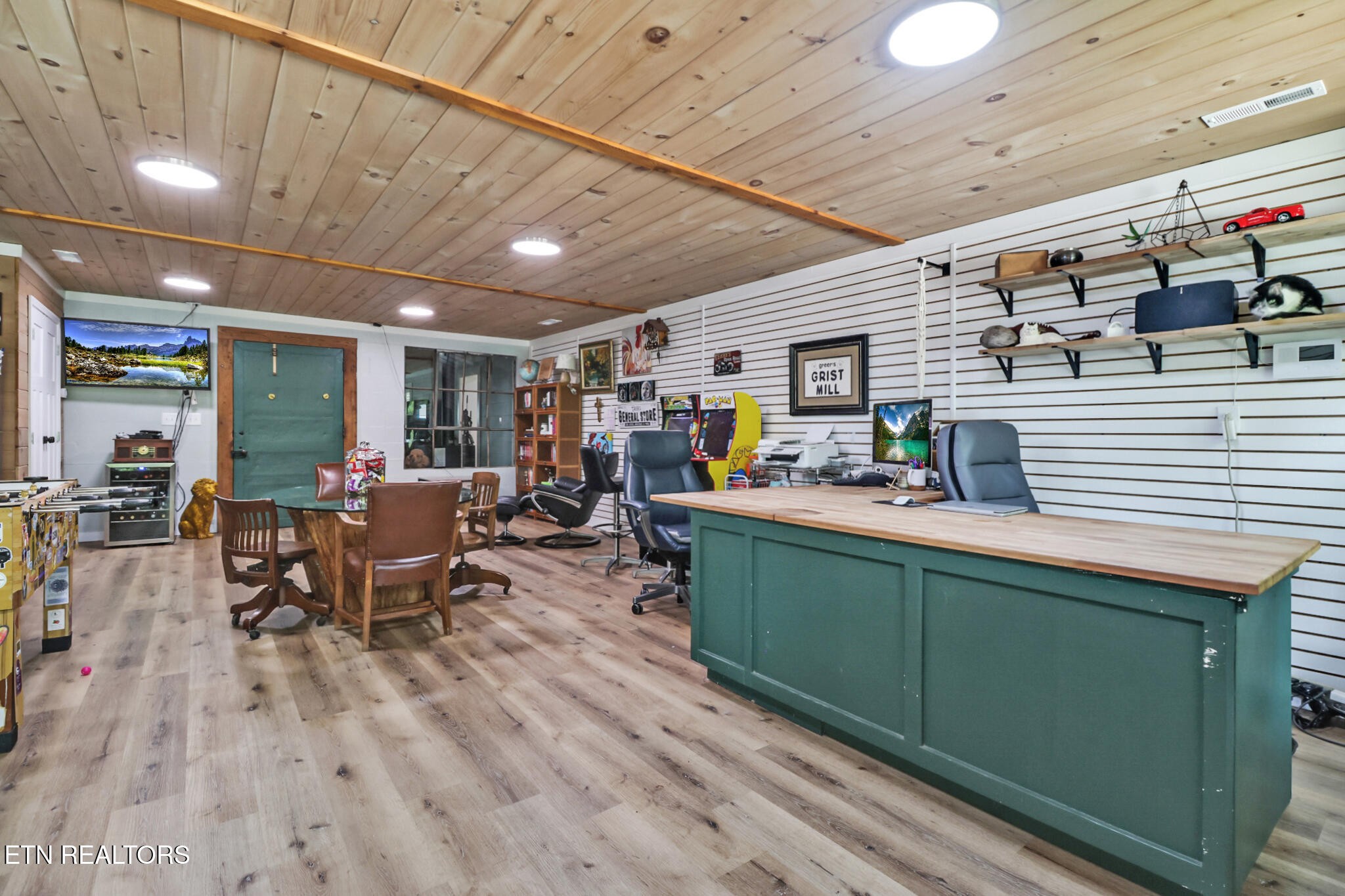 2496 Chestnut Hill Rd