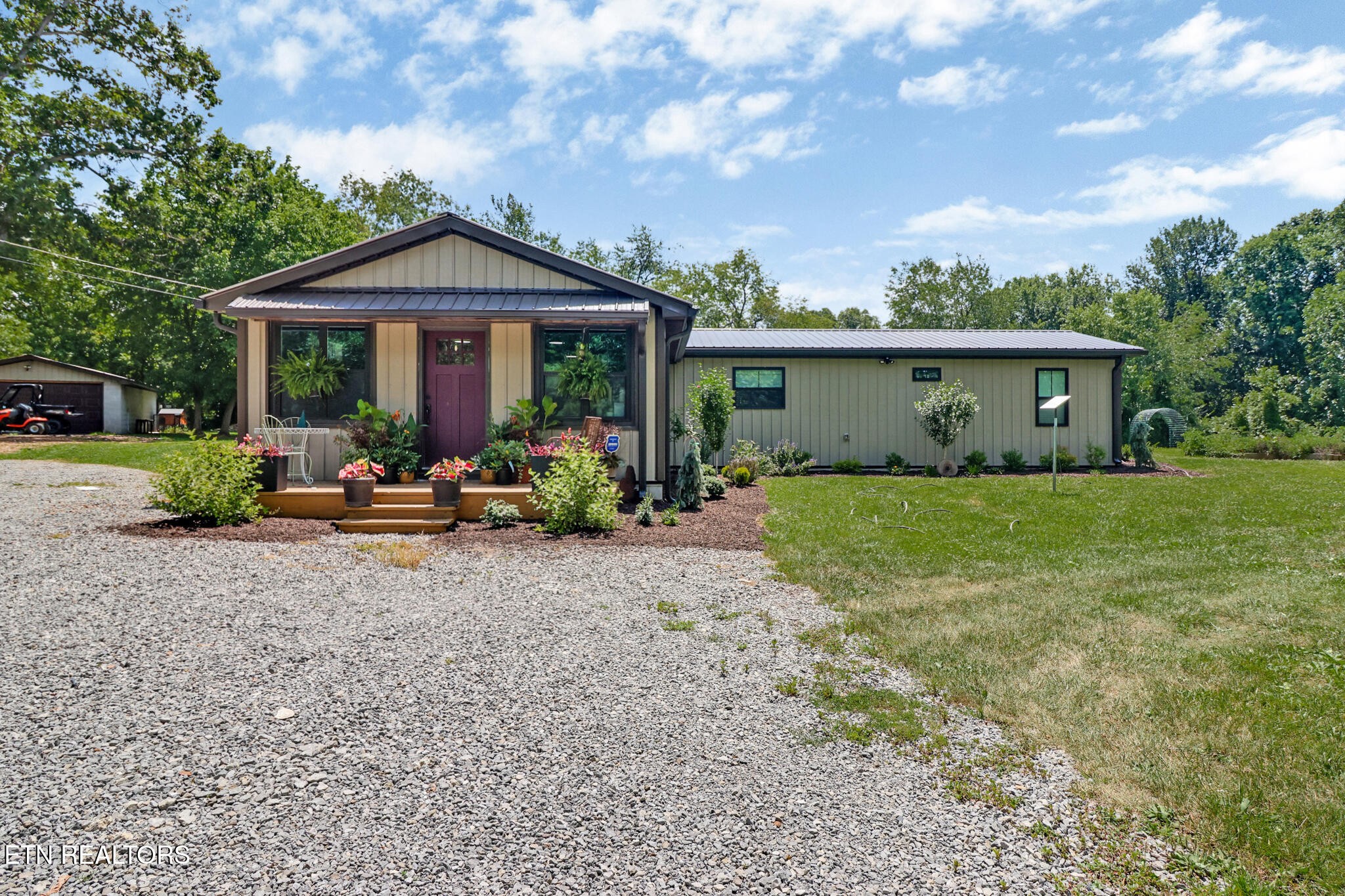 2496 Chestnut Hill Rd