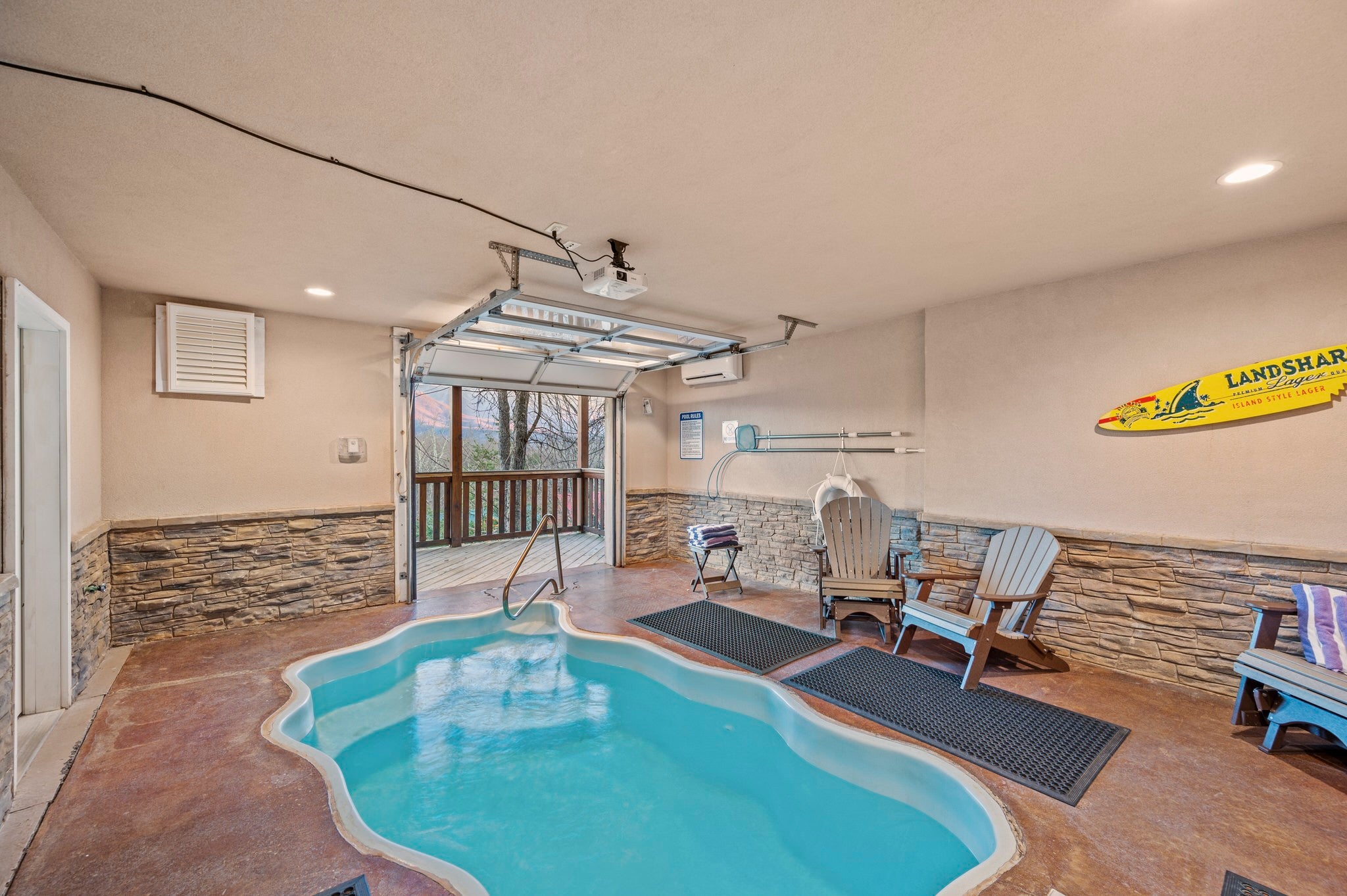 2136 E View Dr