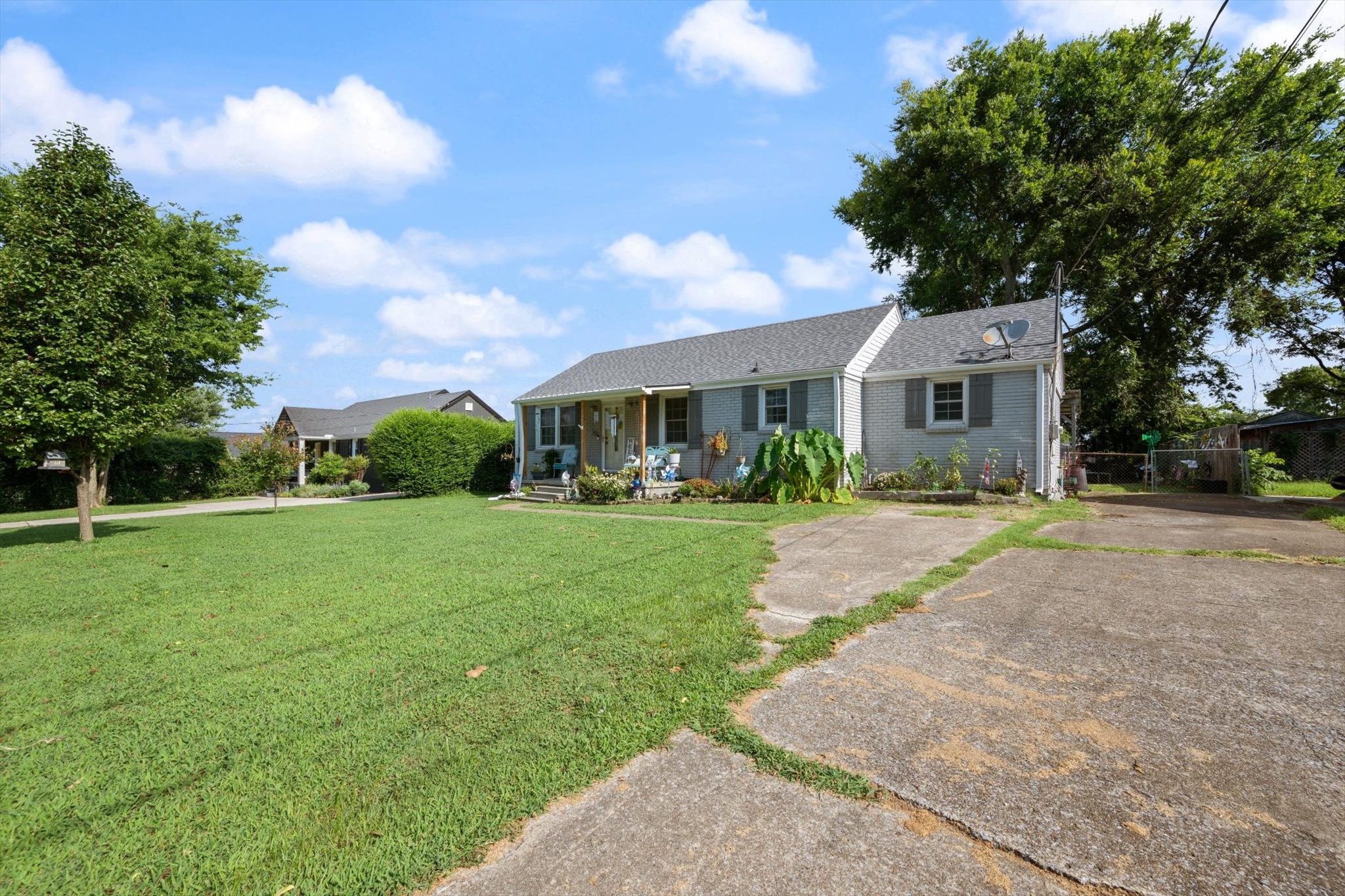 2304 Aubrey Dr