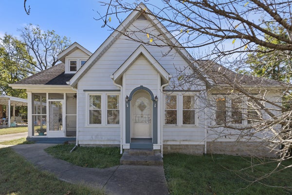 115 PERRY ST, CENTERVILLE, TN 37033 - Image baa48d0bf757d1046ed9ba9f0abb00a1/1936067901