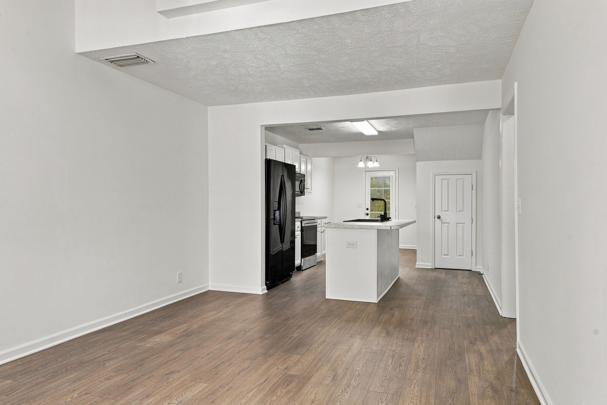2811 Elijah Dr