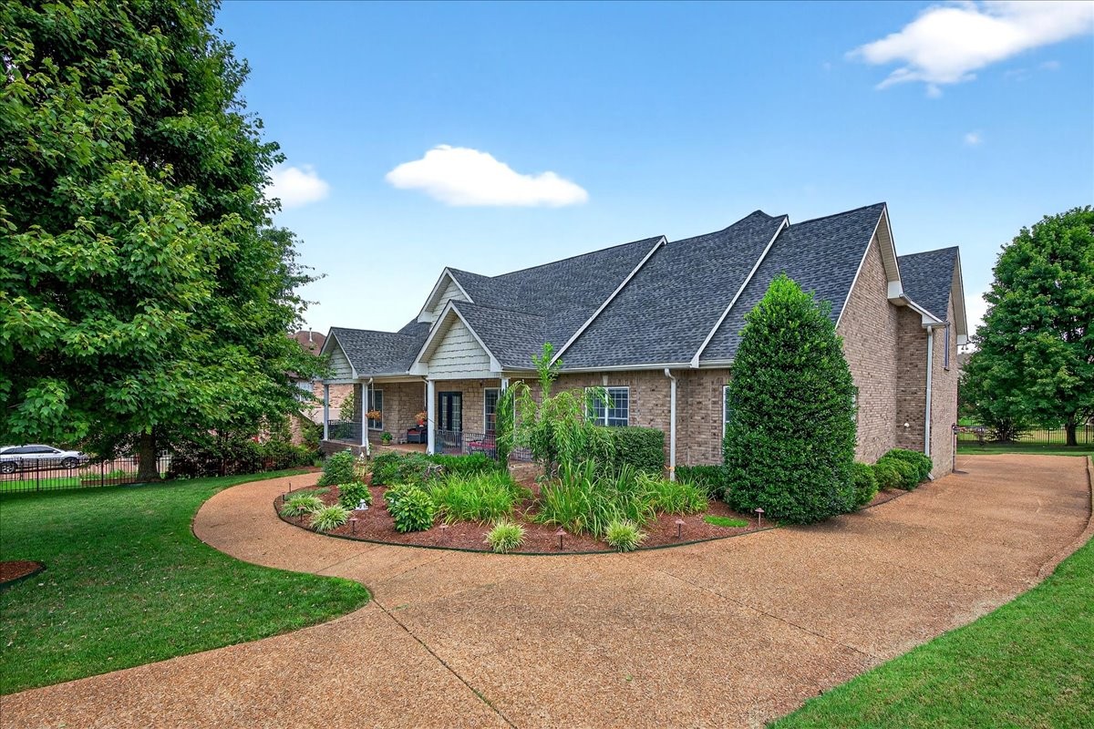 1003 Thistle Ct
