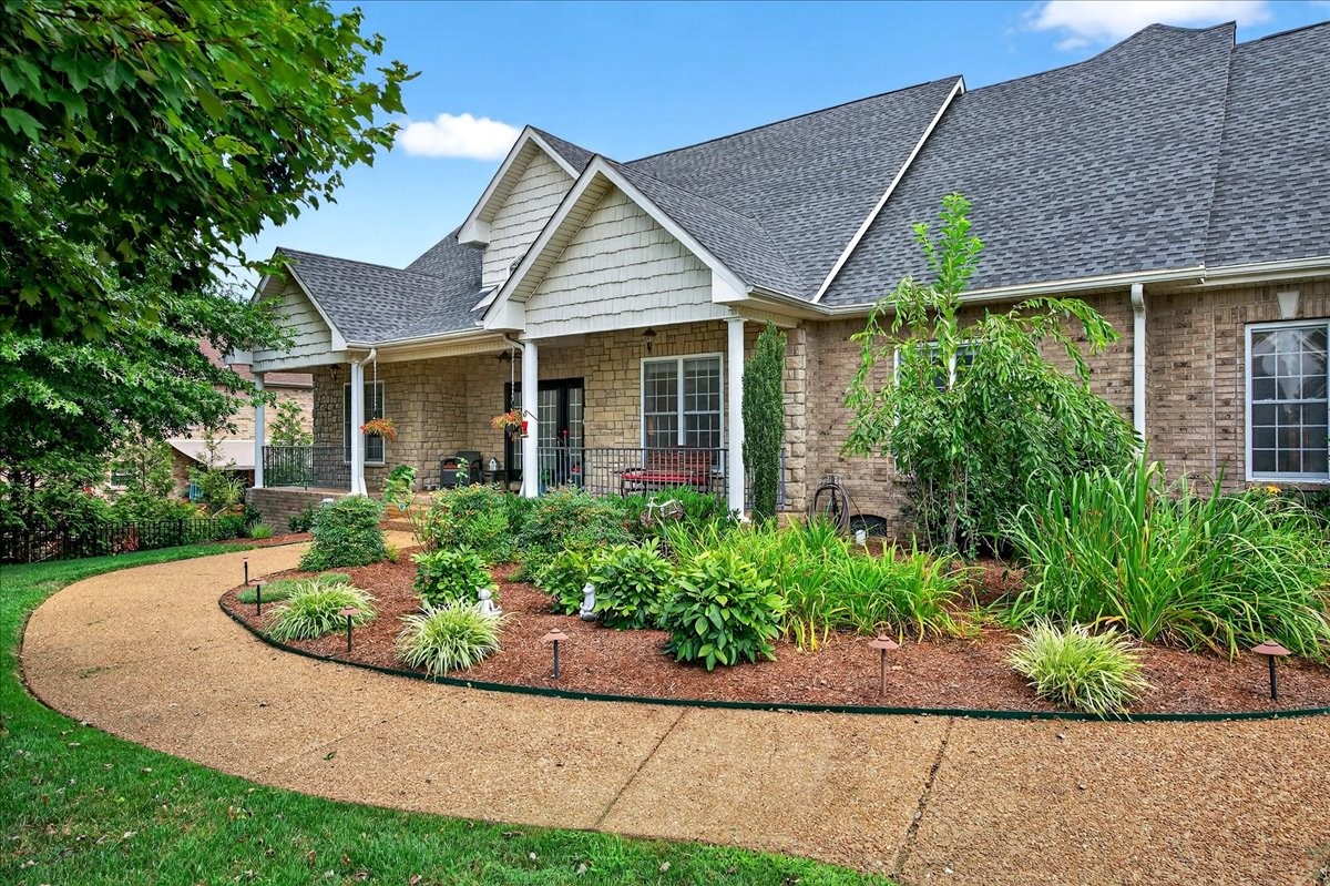 1003 Thistle Ct