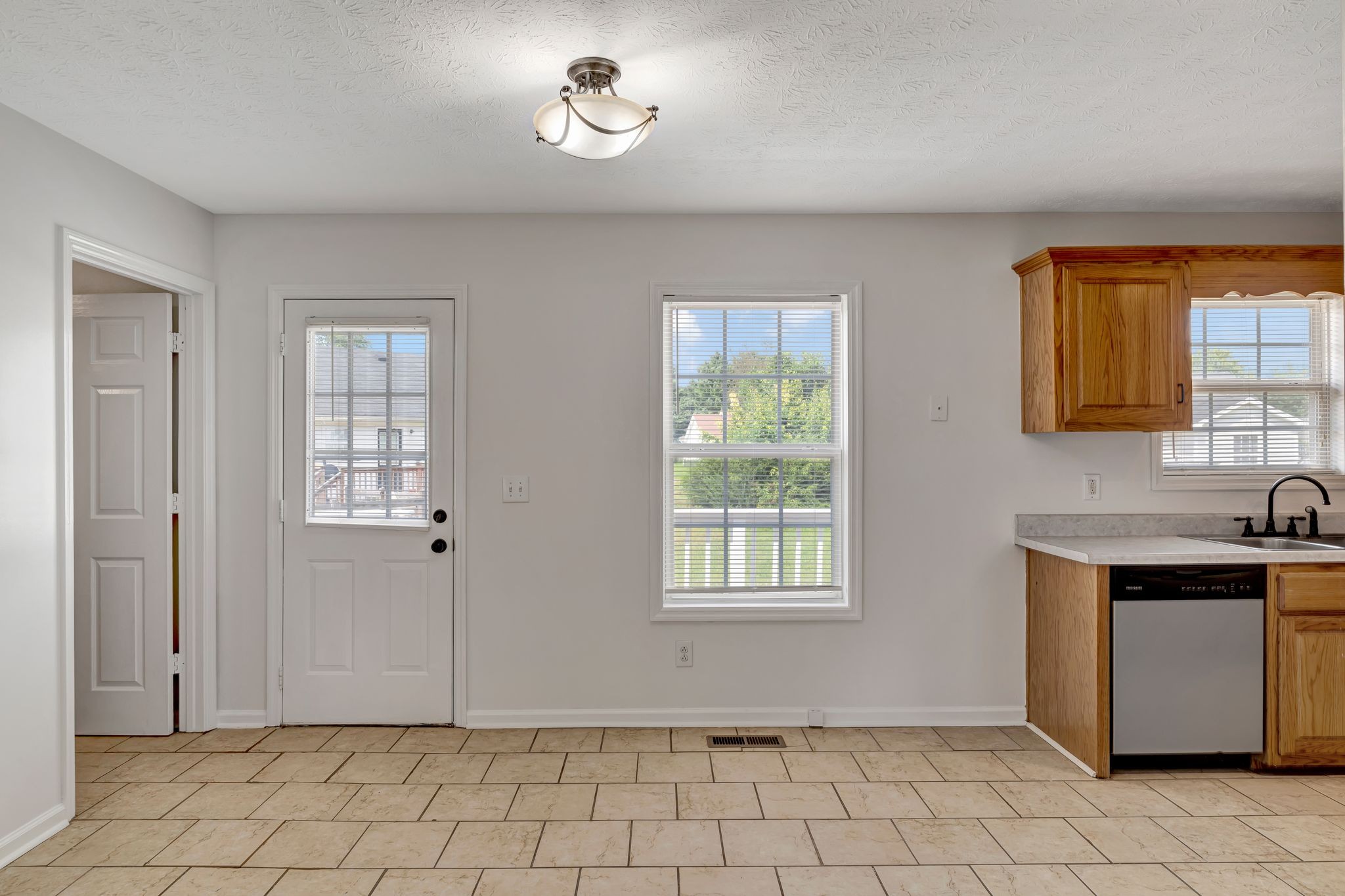 202 Derek Ct