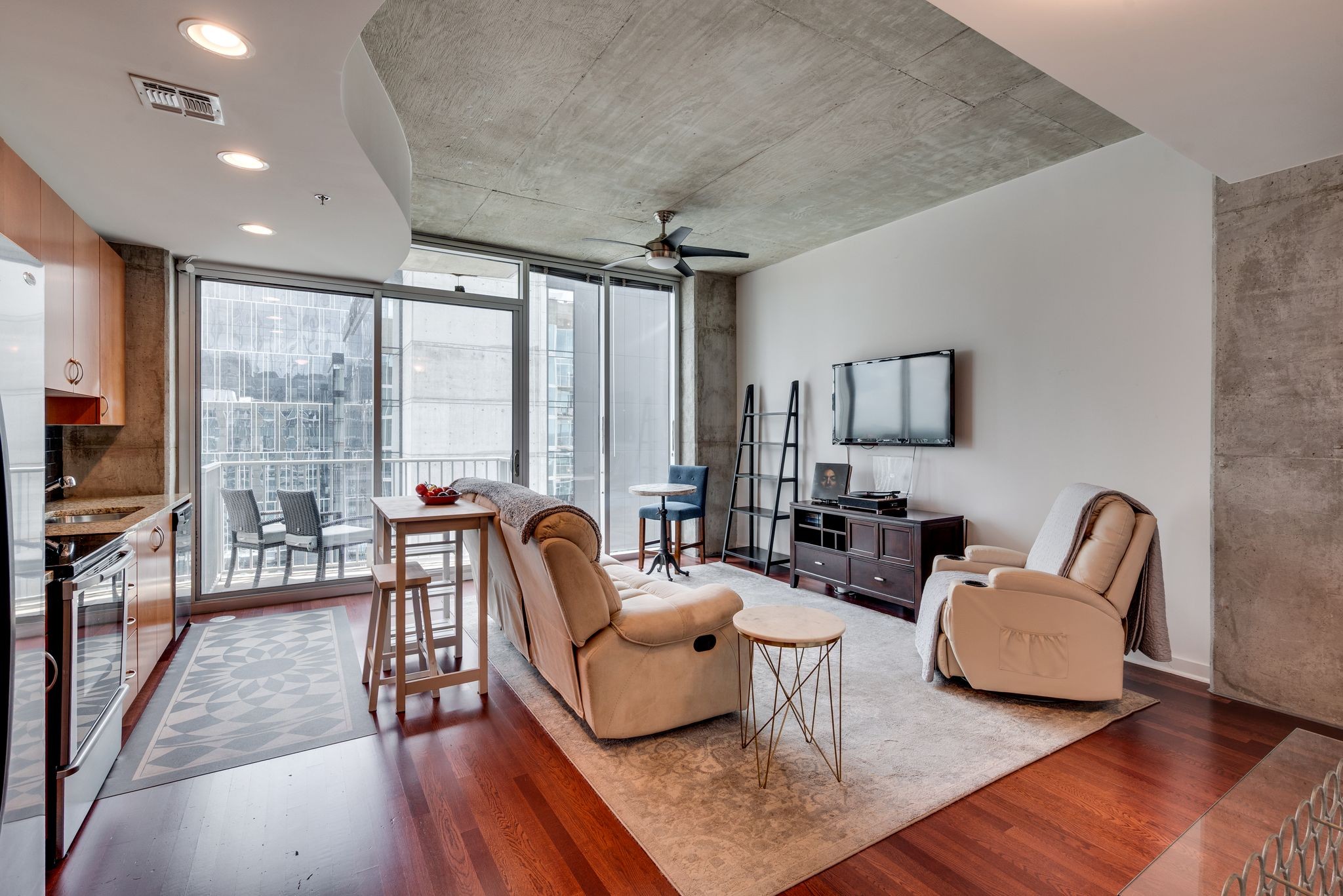 301 Demonbreun St 1812