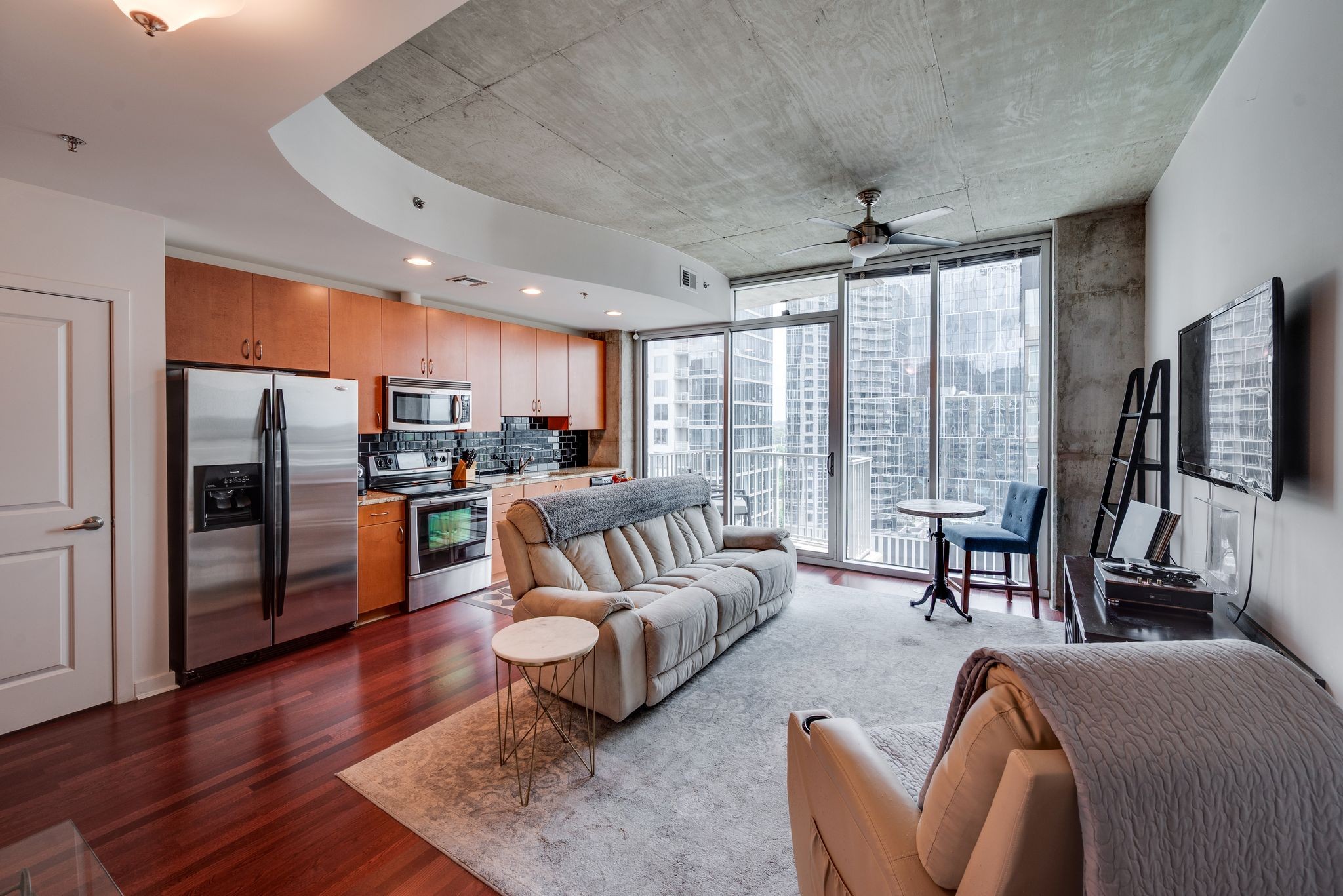 301 Demonbreun St 1812