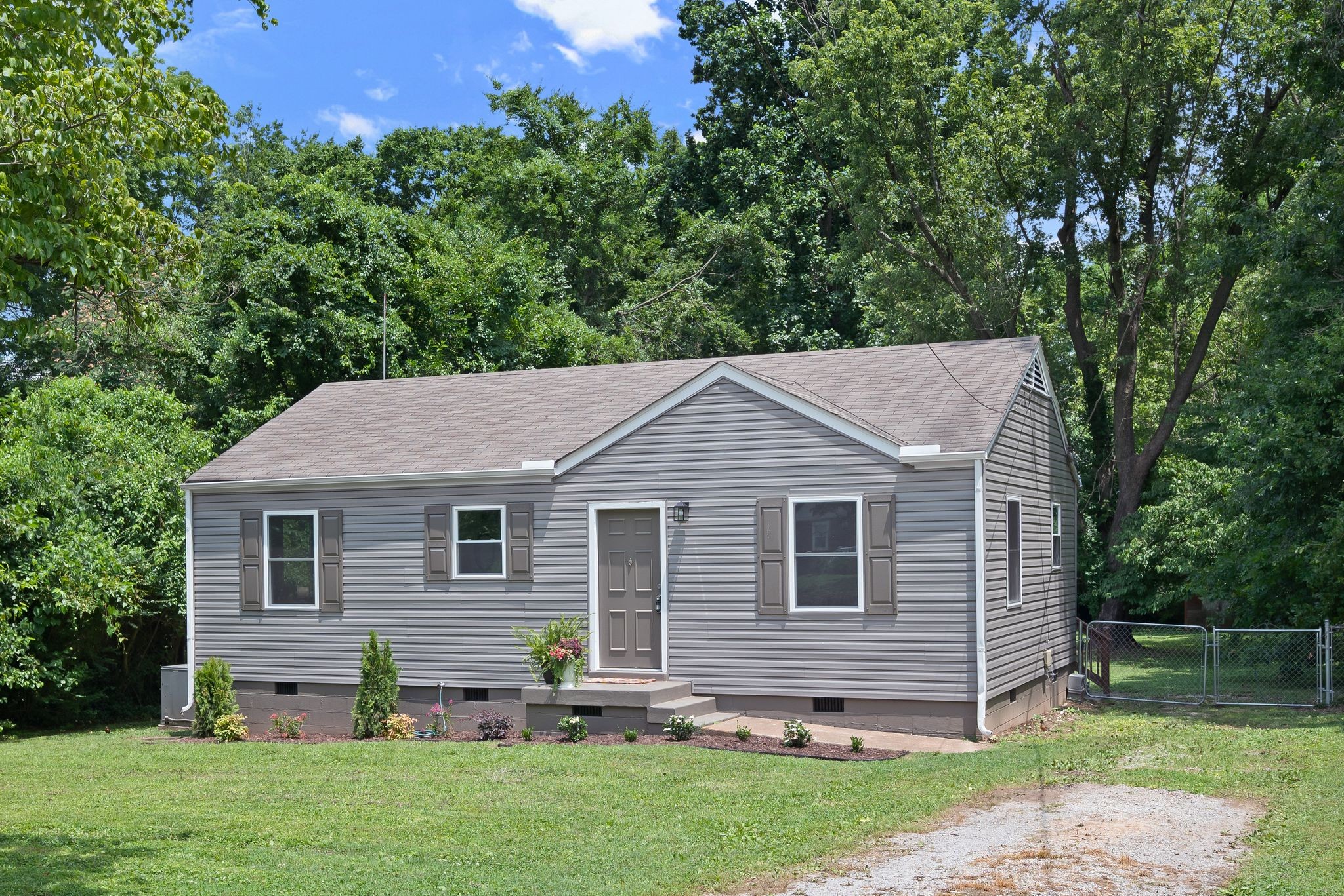1910 Dahlia Dr