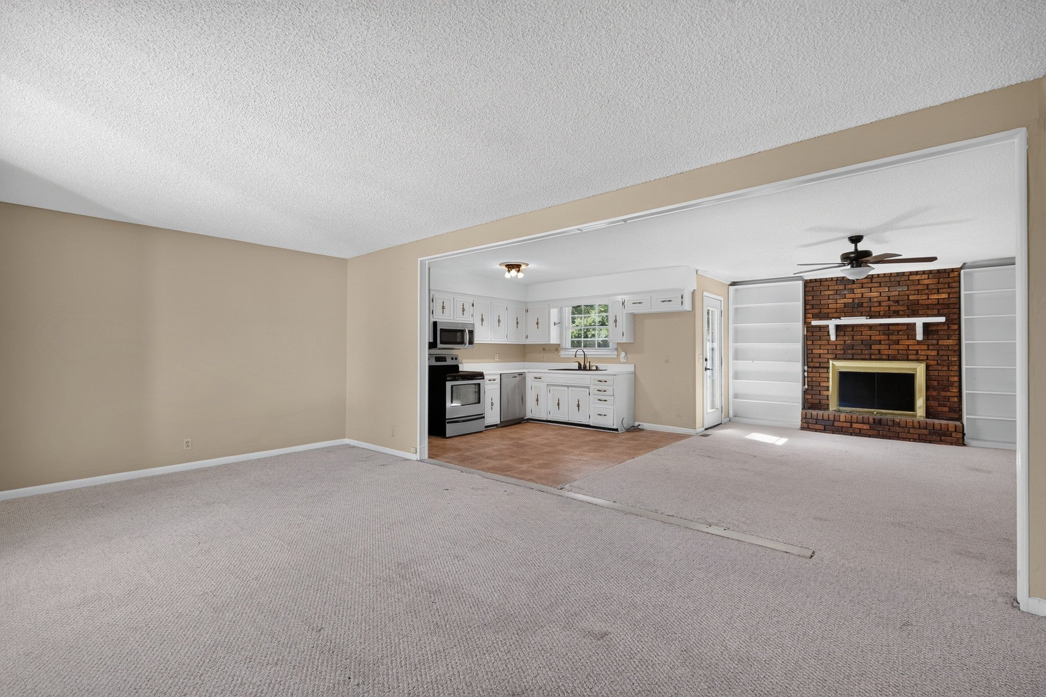 2821 Creekview Dr
