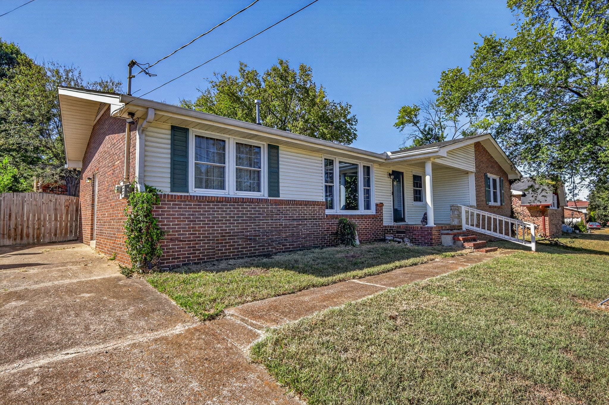 2821 Creekview Dr