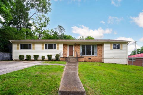 Photo of 708 Claremont Circle, Chattanooga, TN 37412 (MLS # 3247472)