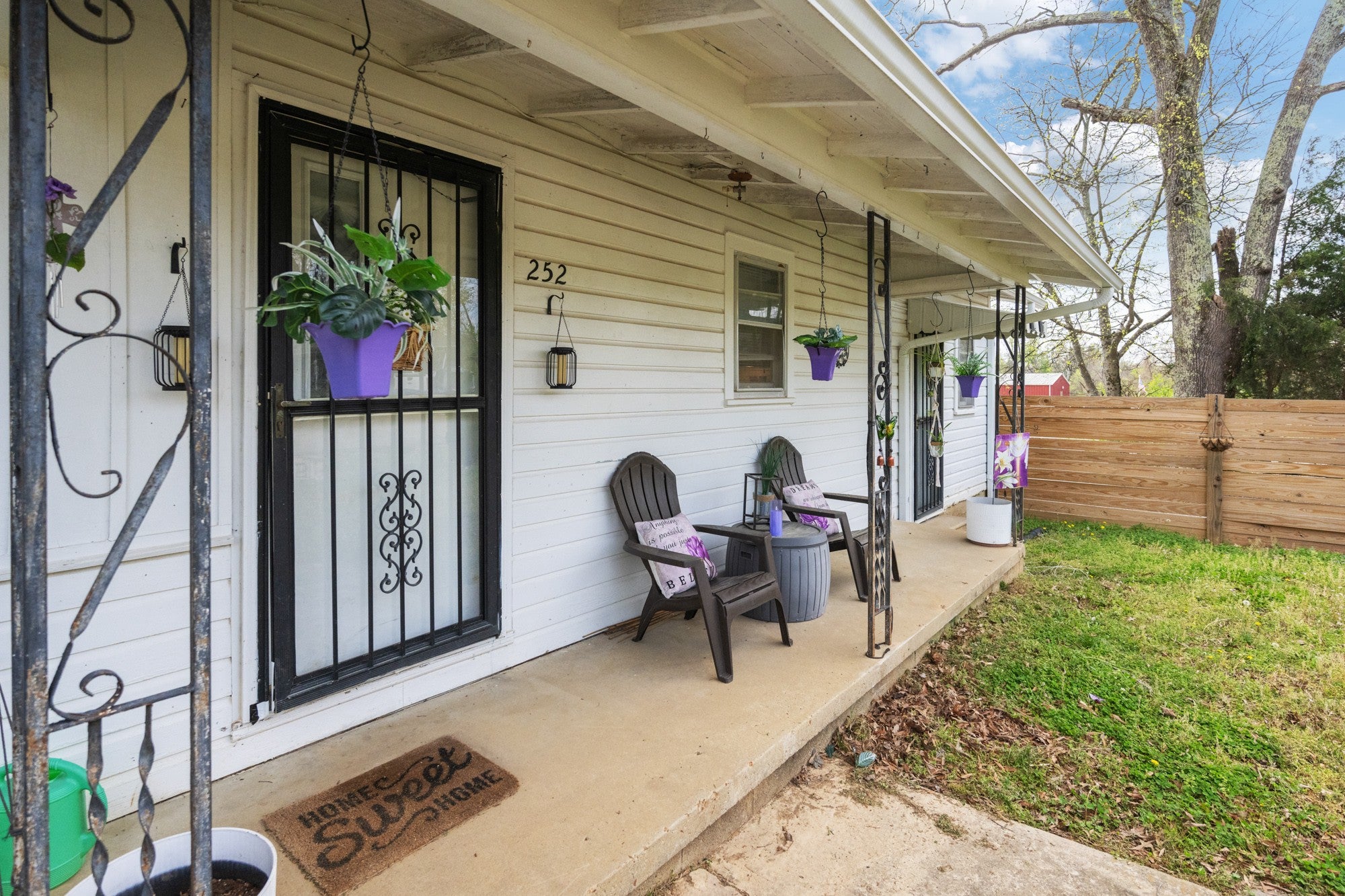 252 Luna St