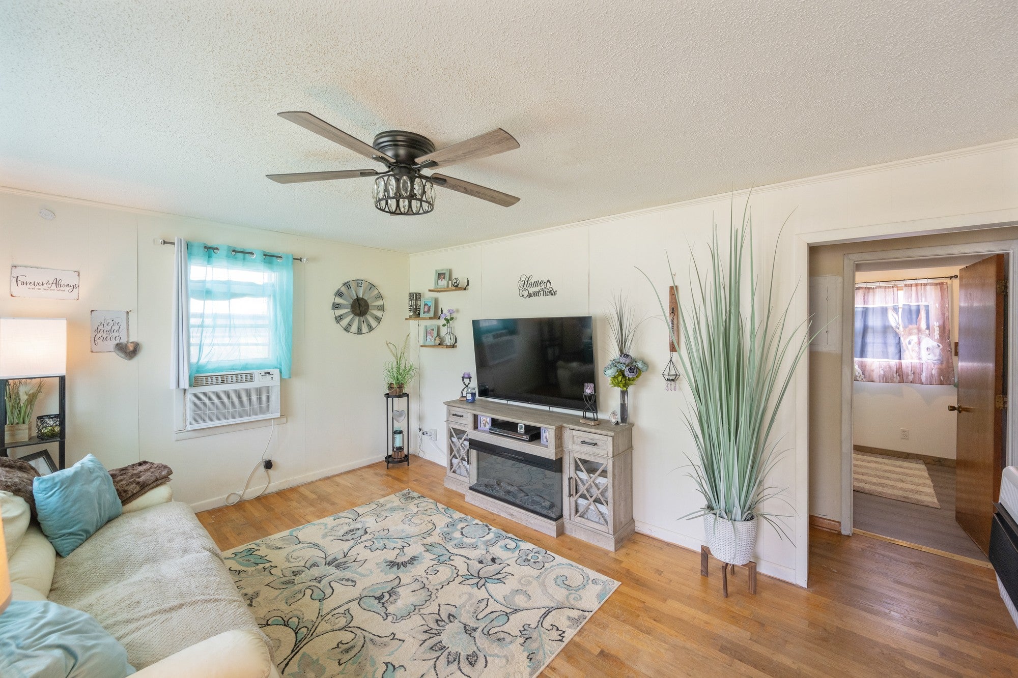 252 Luna St