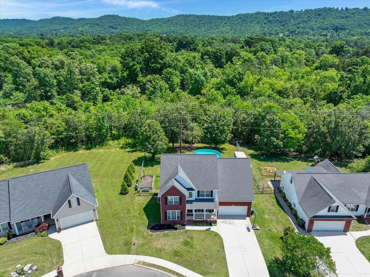 340 Gladstone Drive
