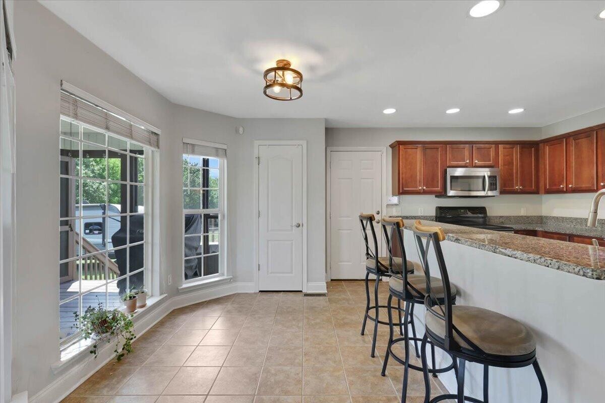 340 Gladstone Drive