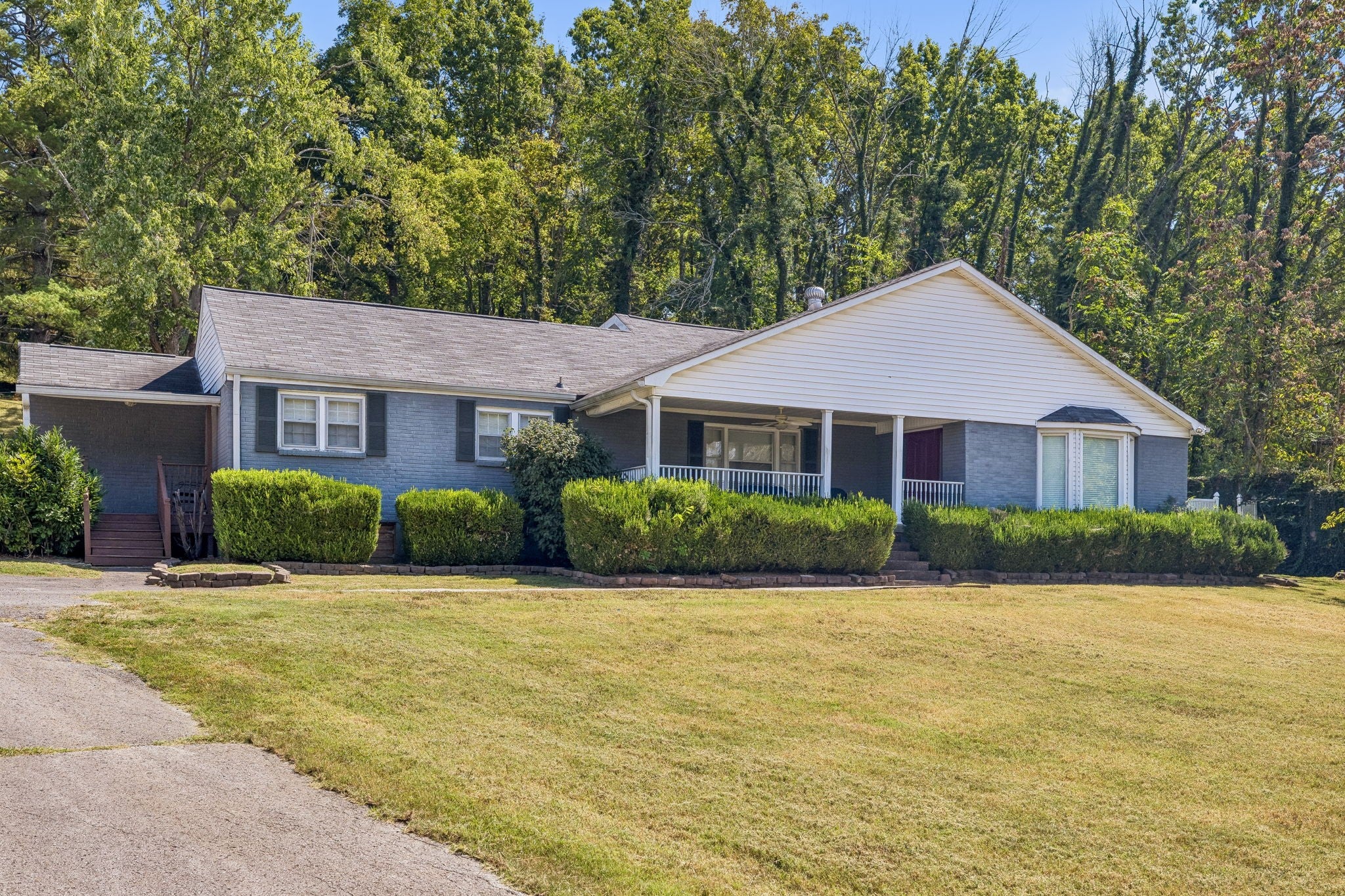 1332 S Dickerson Rd