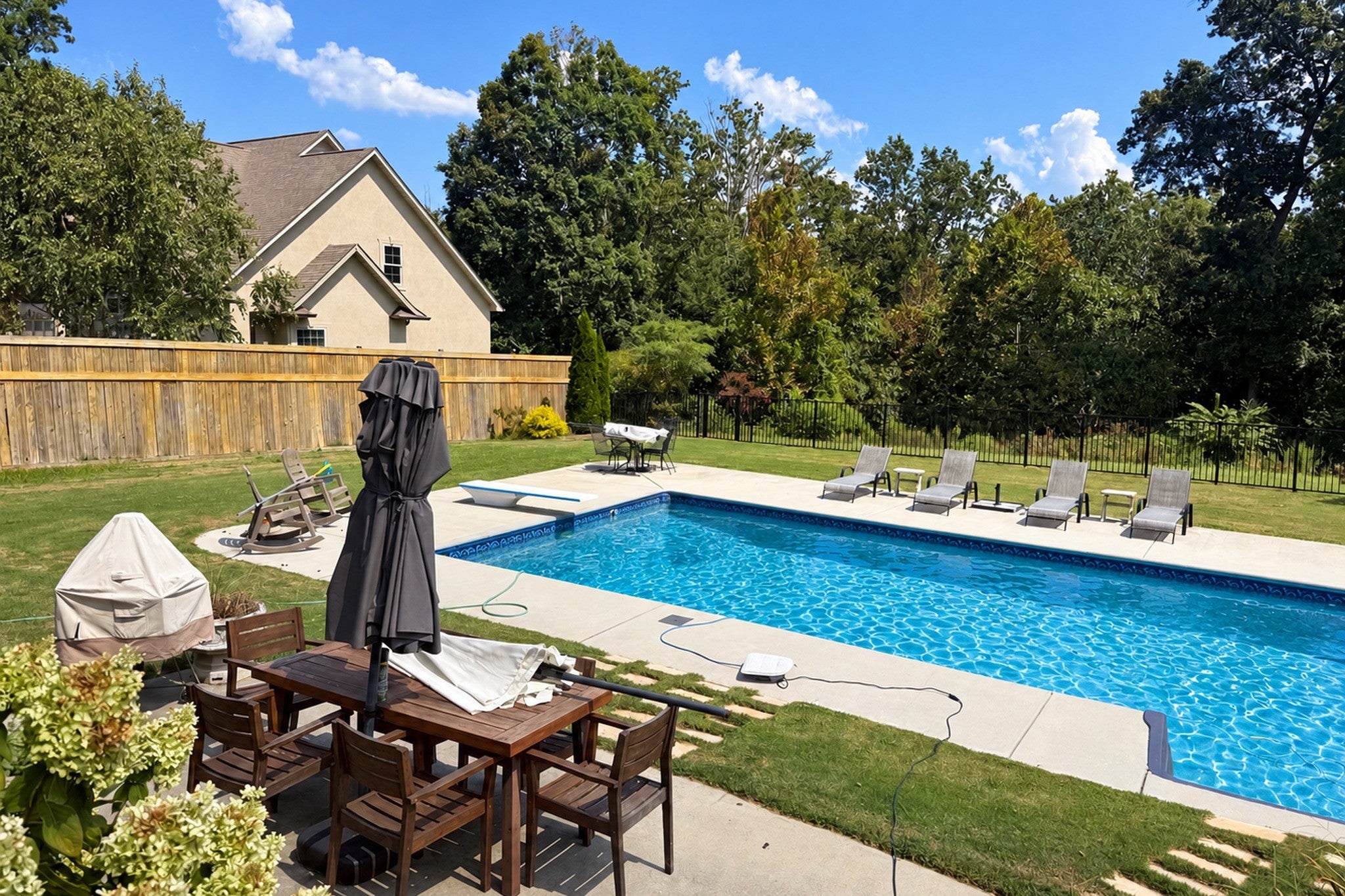1643 Weston Hills Dr NW