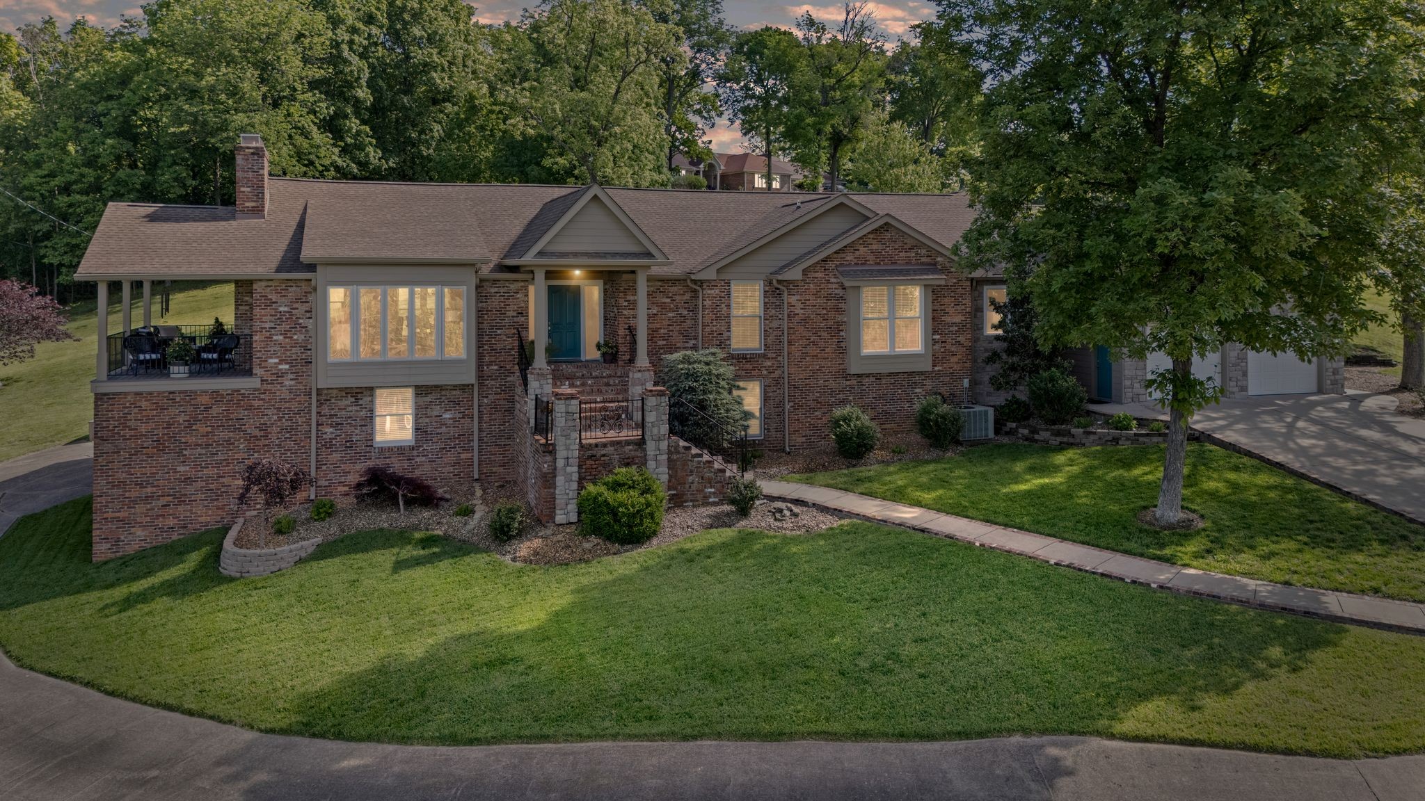 1035 Hillview Dr