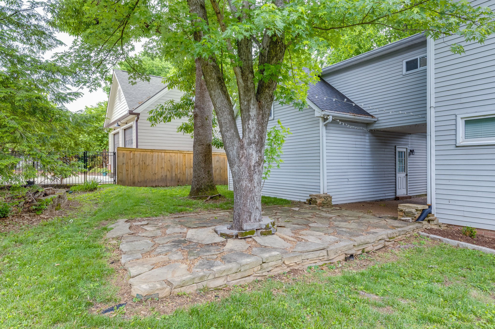 221 Adams Ct