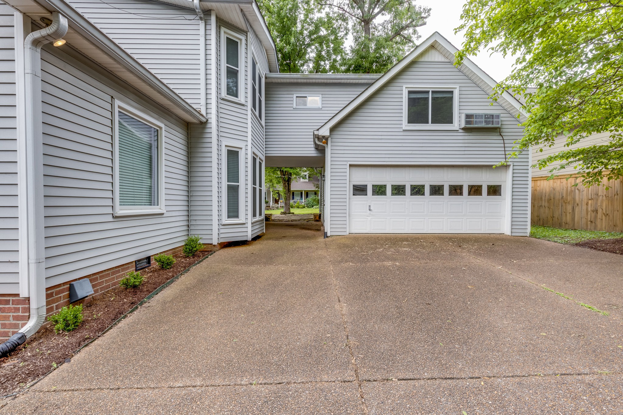 221 Adams Ct