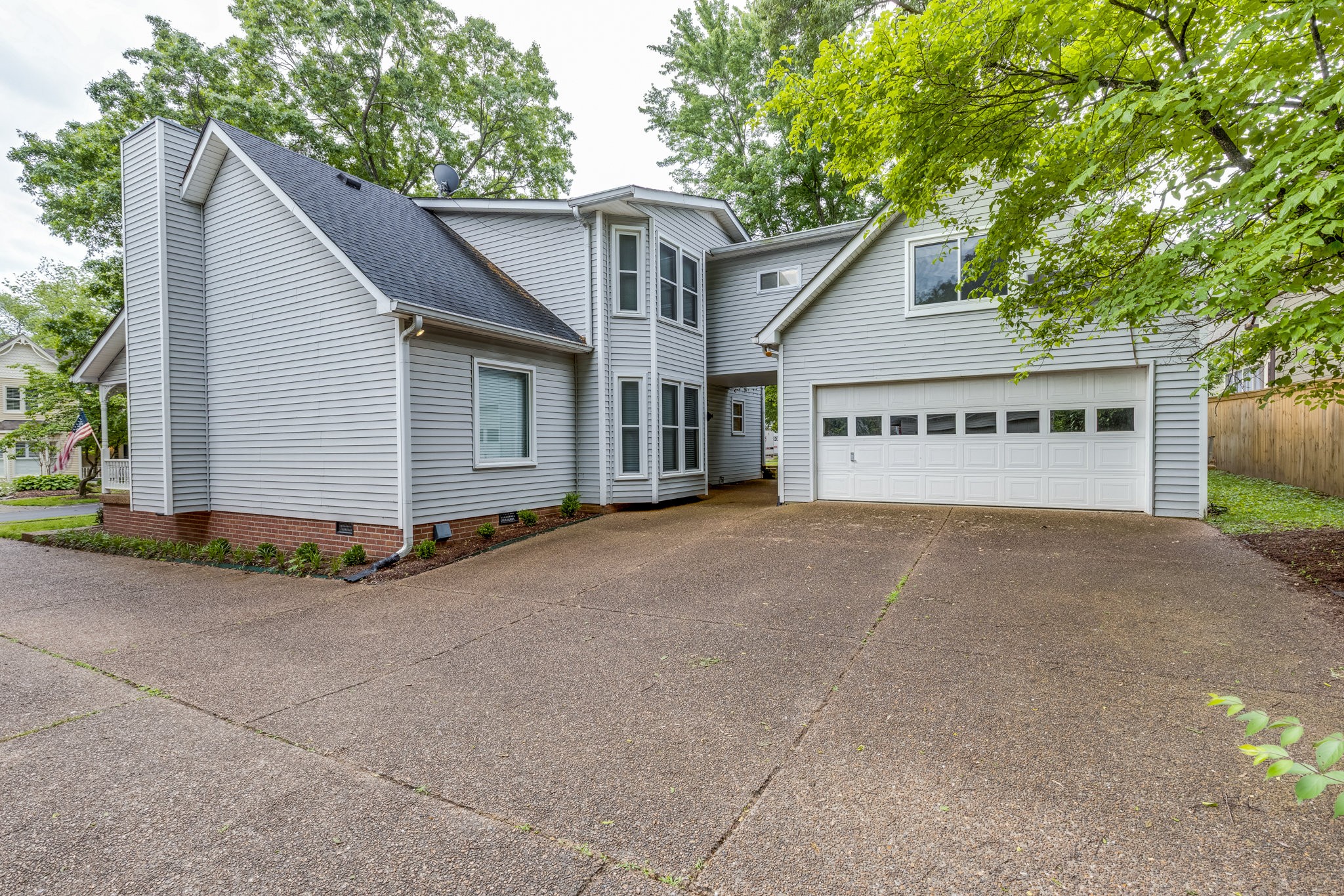 221 Adams Ct