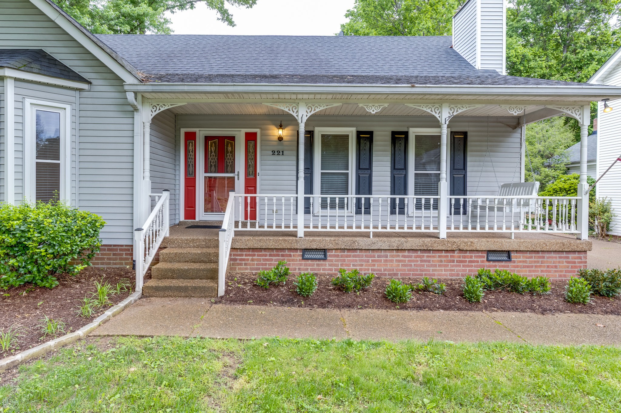 221 Adams Ct