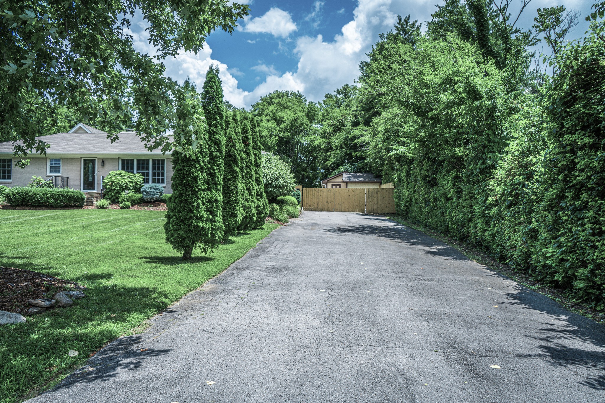 602 Westcrest Dr