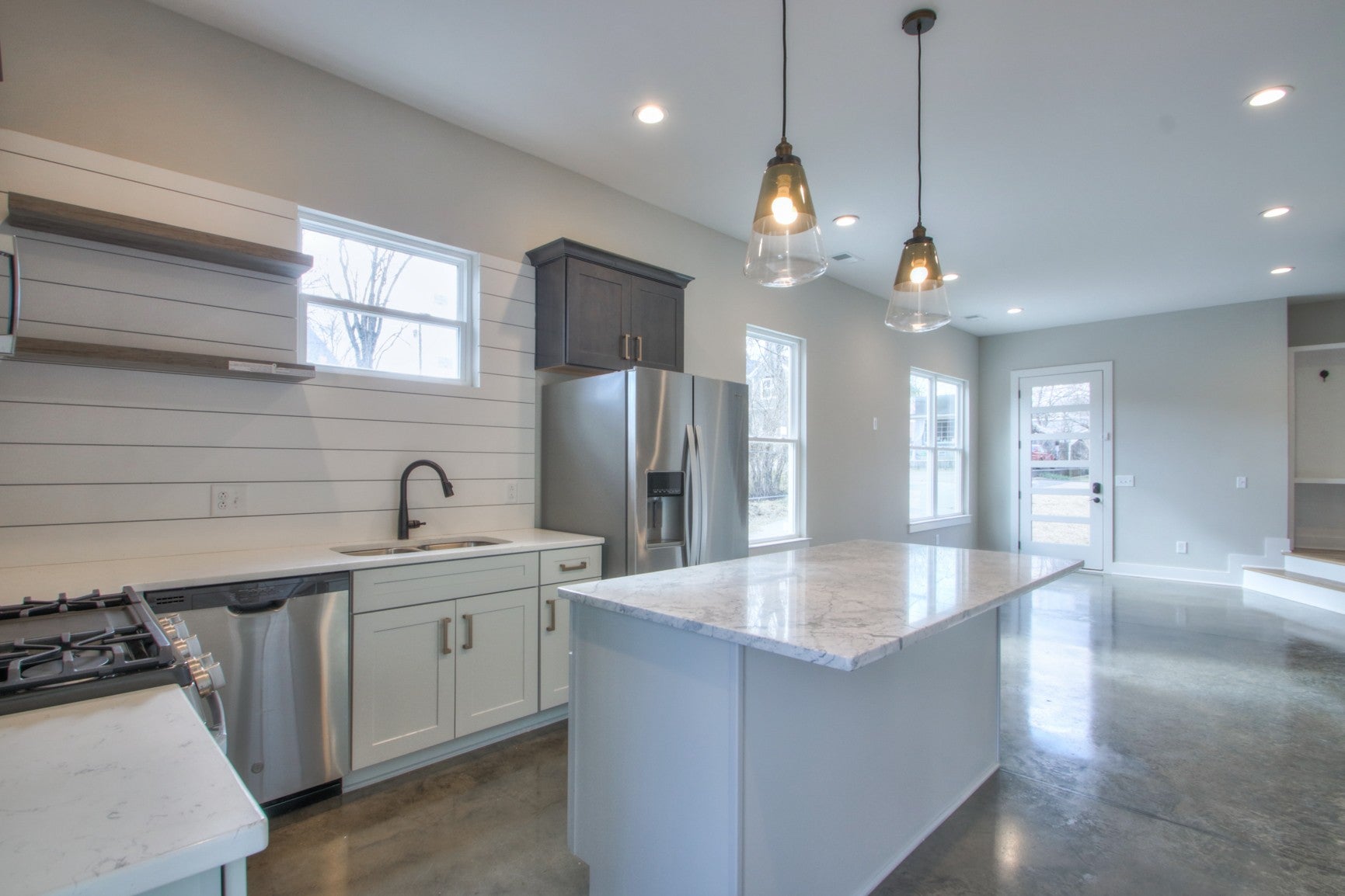 2810 Gear St